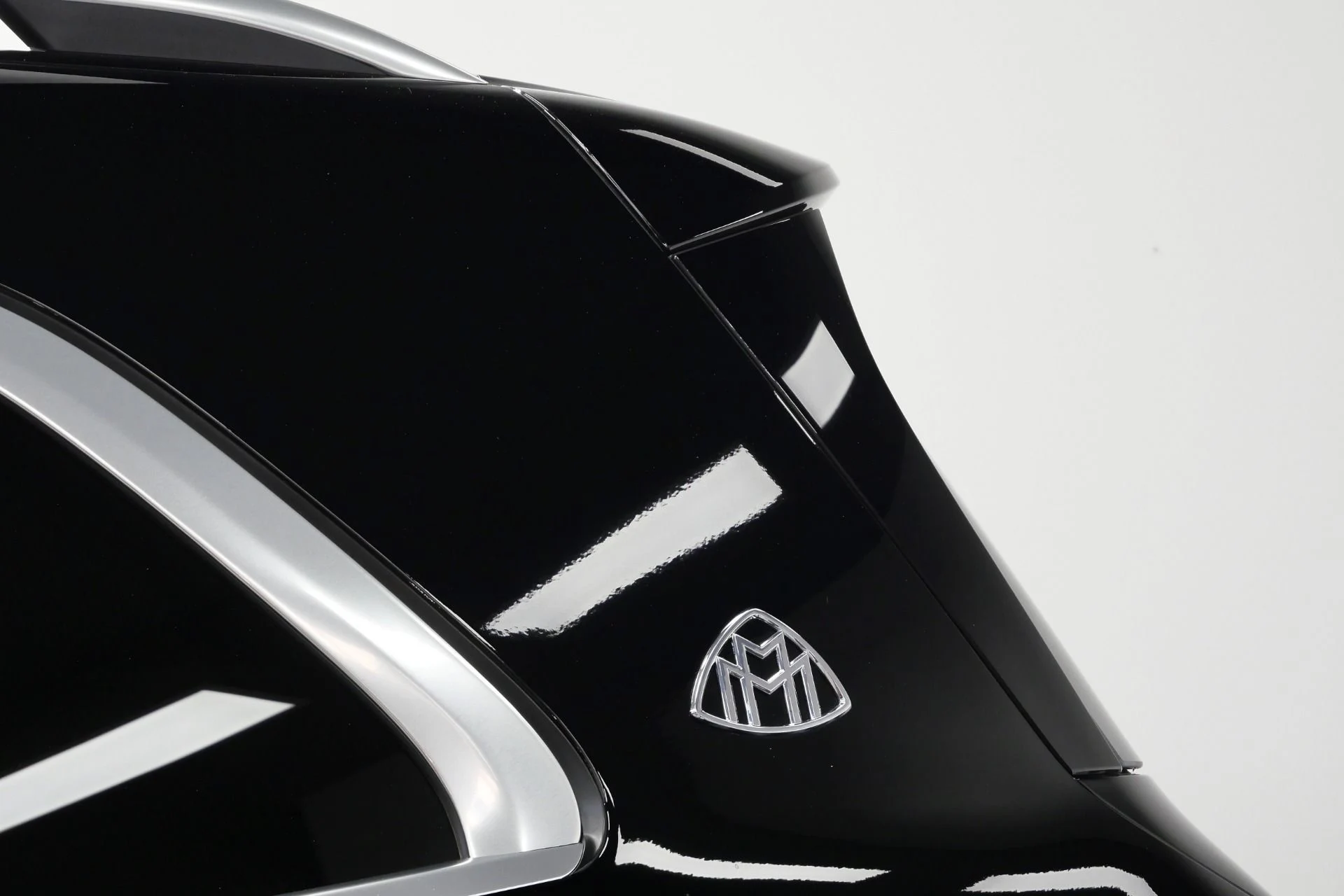 mph054_2909528823_Used_2025_Mercedes_Benz_Maybach_GLS_600_4_MATIC_Monoblock_Wheels_4_Seat_Configuration_Rear_Entertainment_1776793710_c35d977a7f