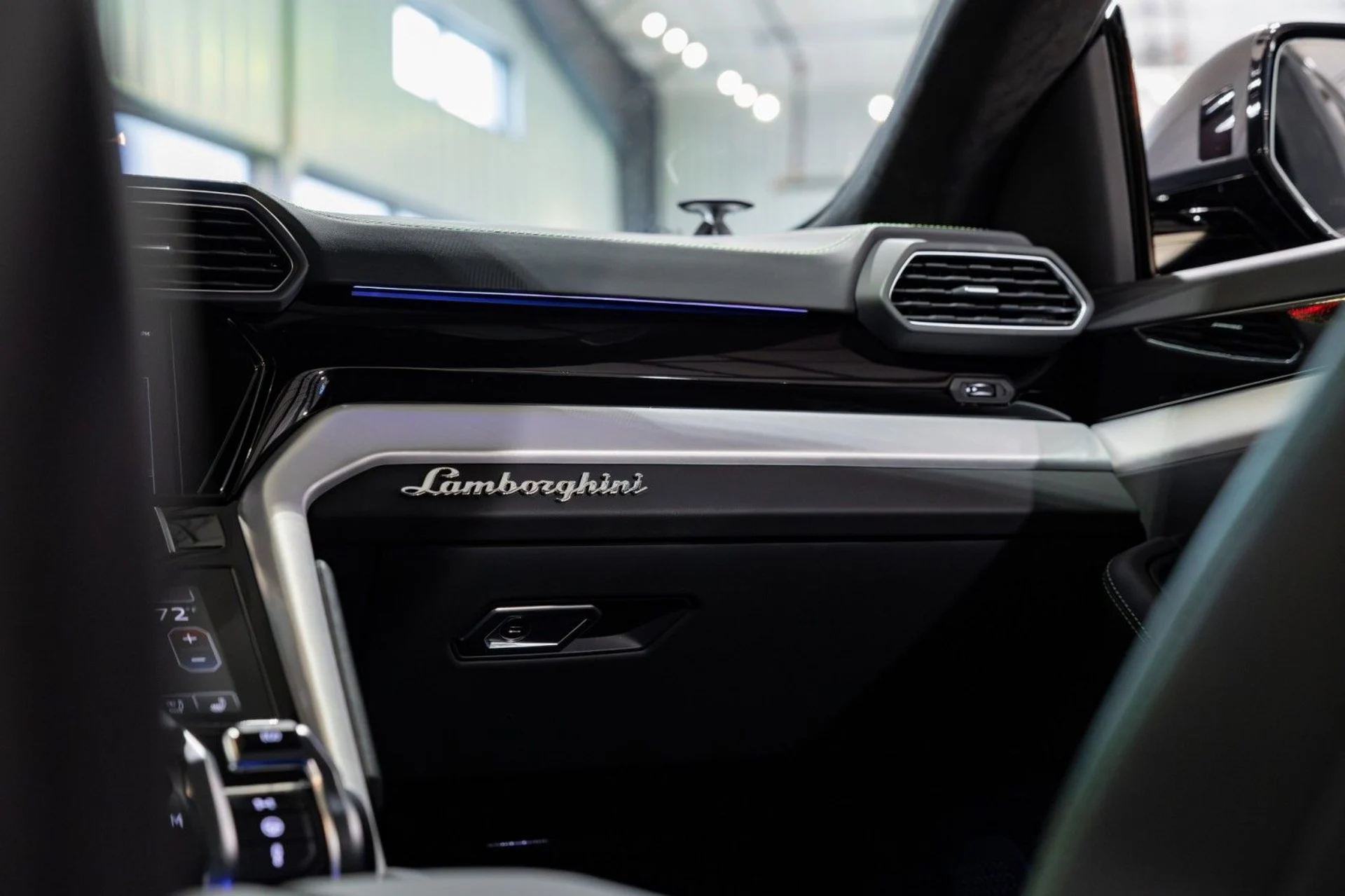 mph054_2930229690_9w_9265394497