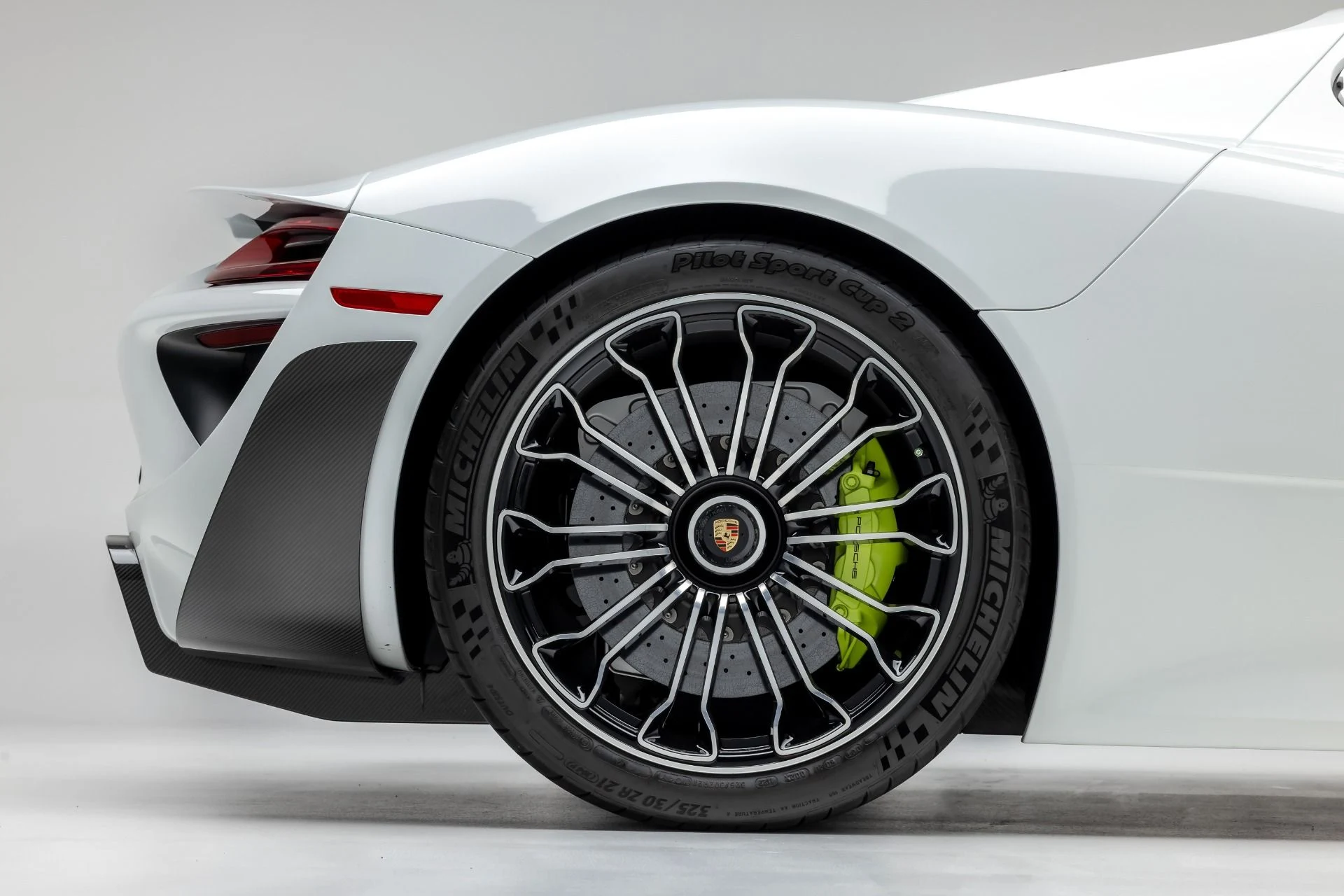 mph054_2931838291_Used_2015_Porsche_918_Spyder_1740676476_6acb08b7cf