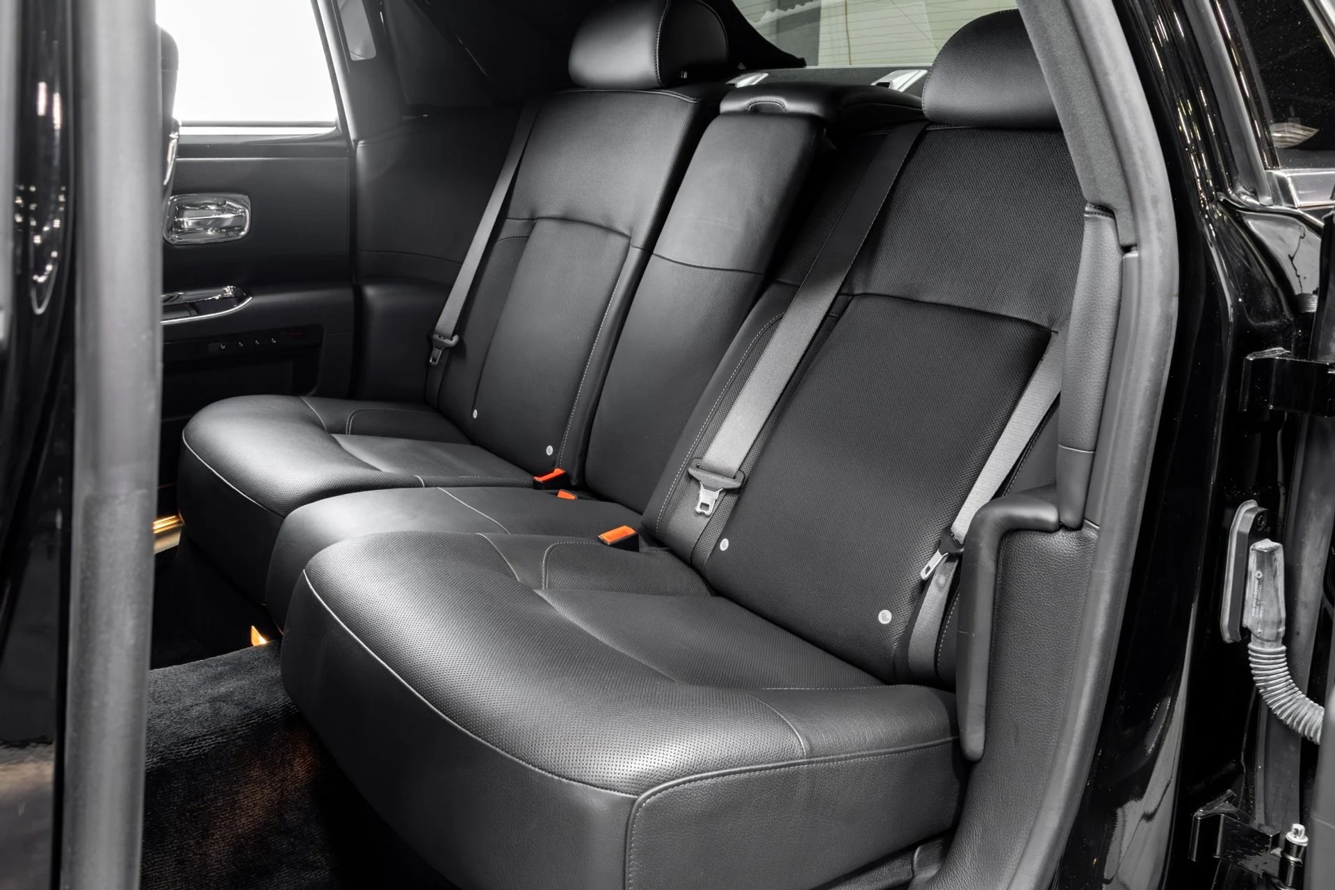 mph054_2937931824_Used_2011_Rolls_Royce_Ghost_Base_1762877304_a194be24c7