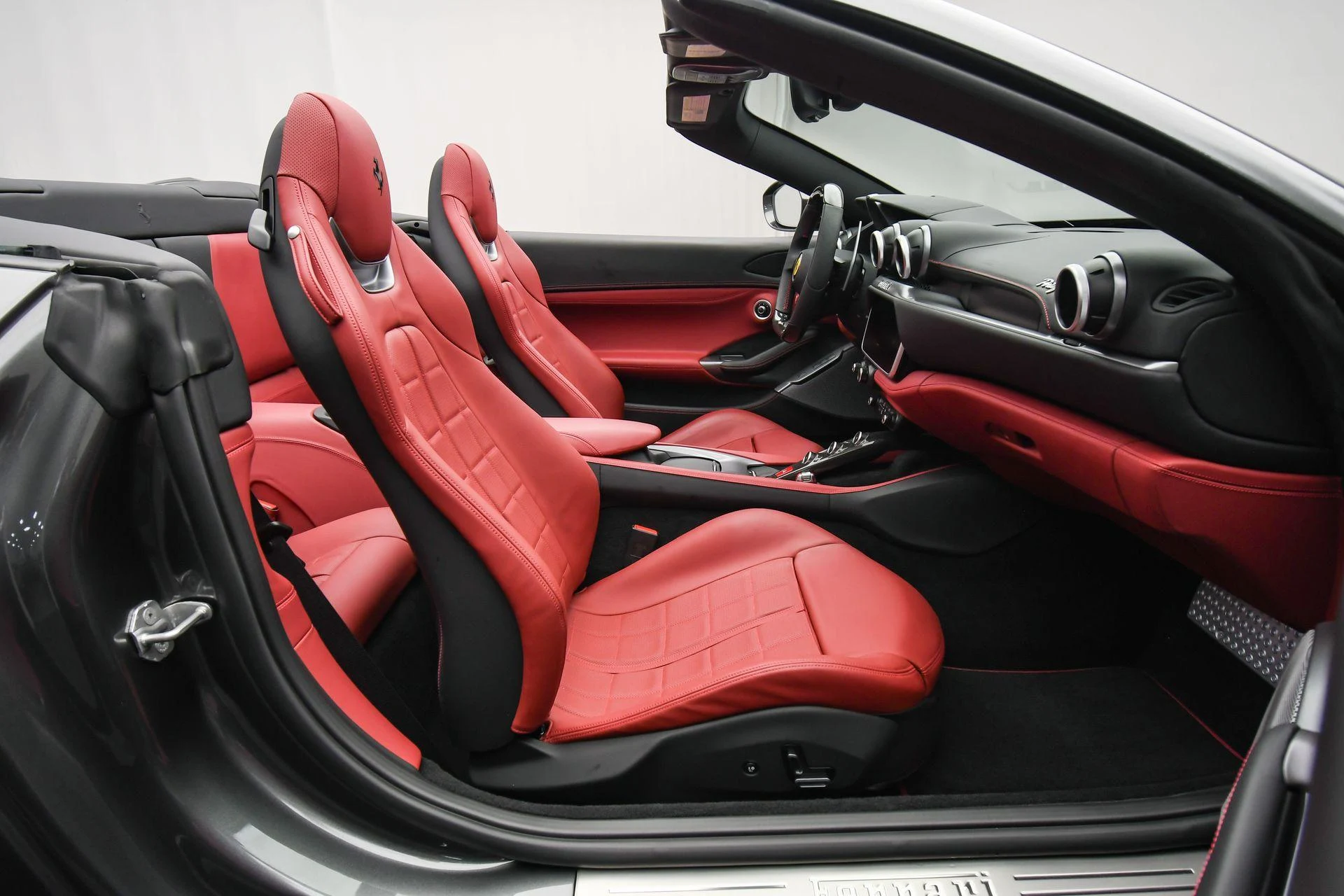 mph054_2957343583_Used_2023_Ferrari_Portofino_M_1757454567_4bbb2742d6