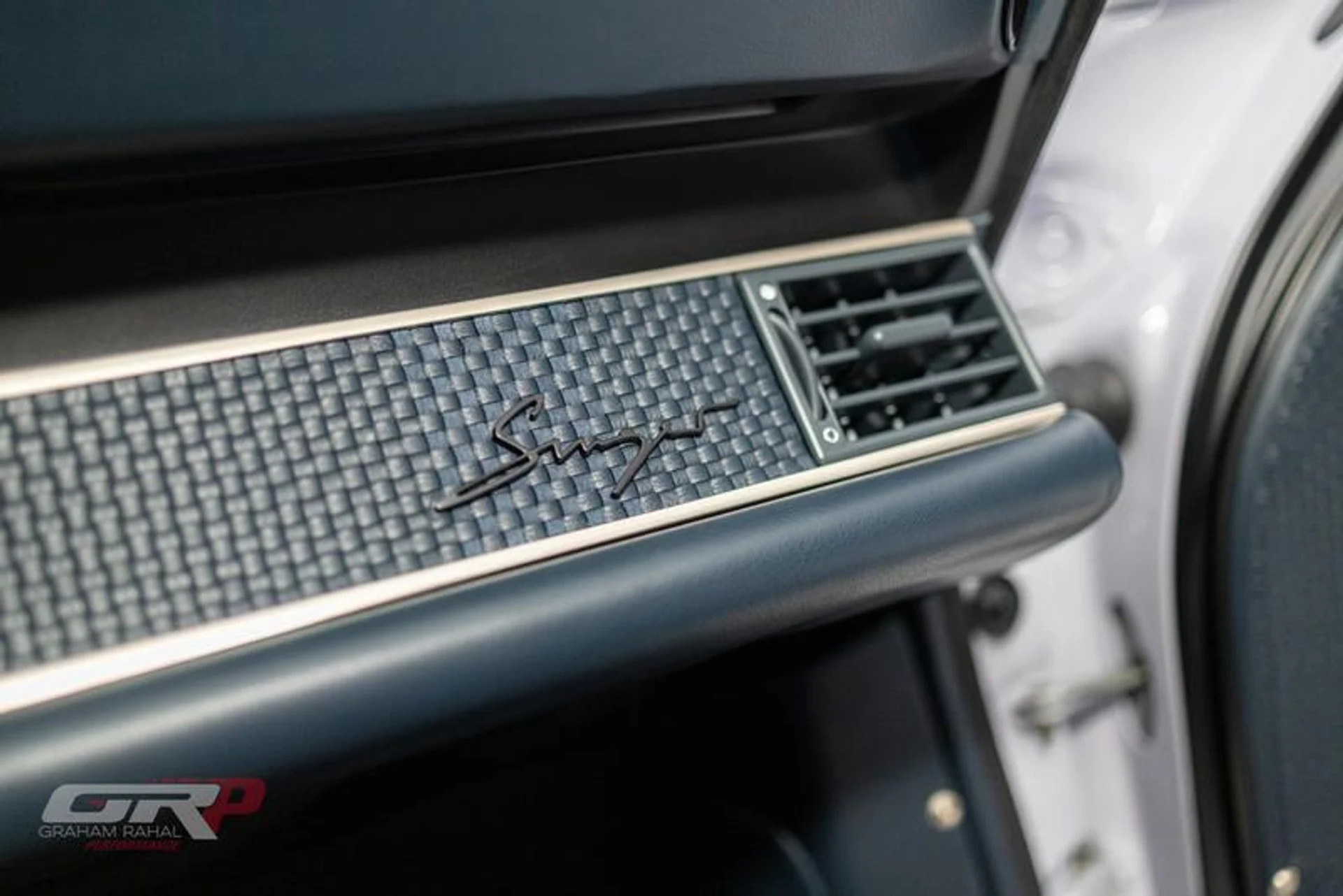 mph054_2962418065_42596_BA_2_251_A_4594_B779_13315_CB_05300_96ed8ffc7d