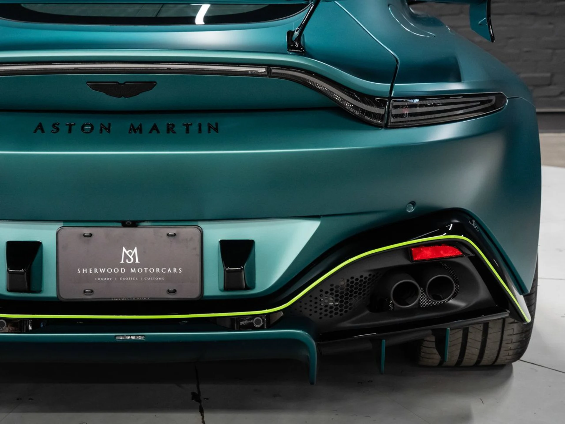 mph054_2968010760_aston_martin_vantage_2023_3ac321caf3