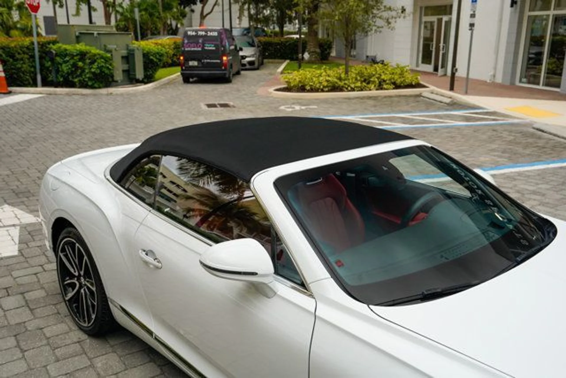 mph054_2987175859_22981563_55_640_83ee824c15