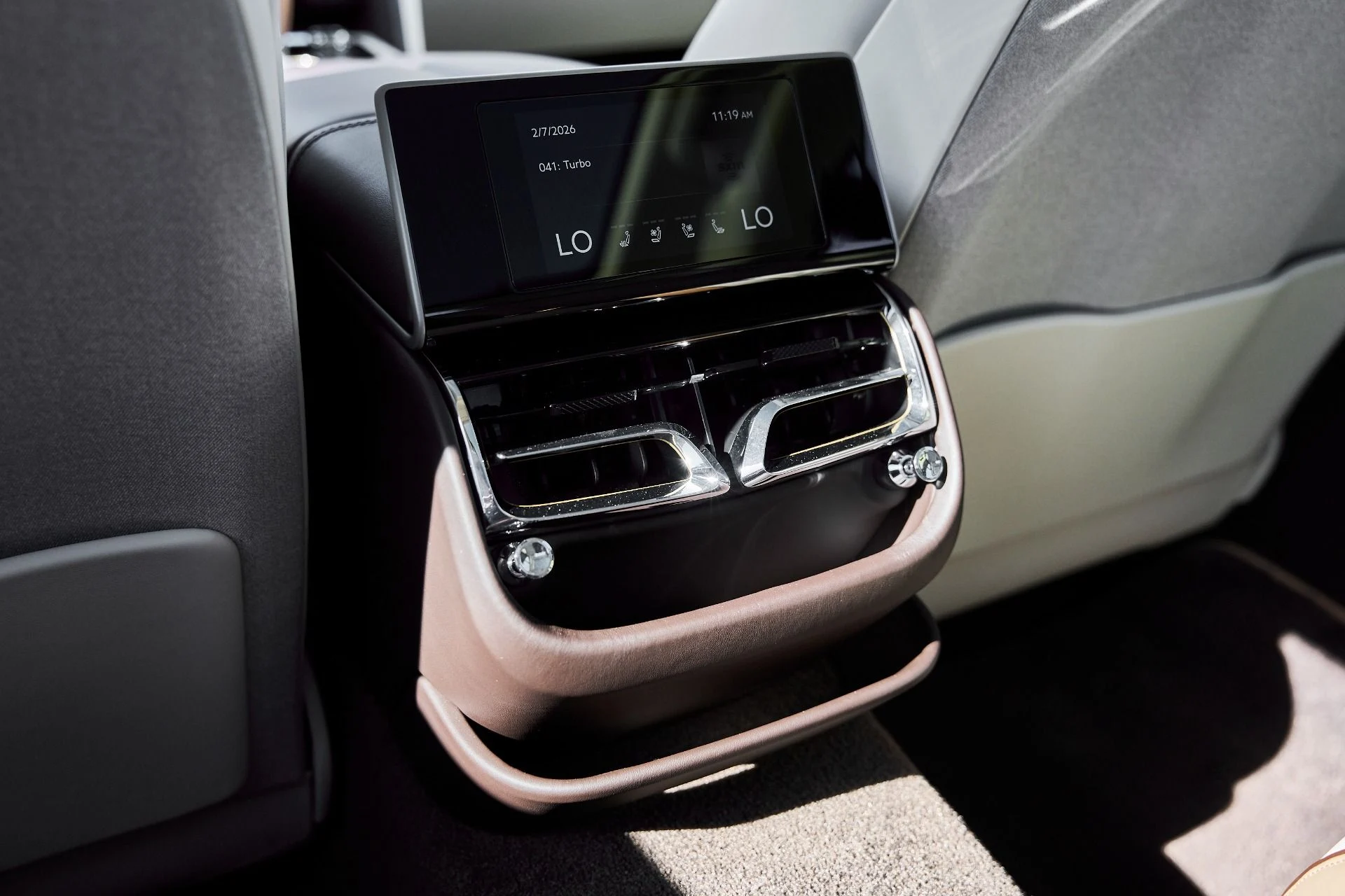 mph054_3000613175_Used_2023_Bentley_Flying_Spur_Hybrid_Odyssean_Edition_1770692505_348f1940bf