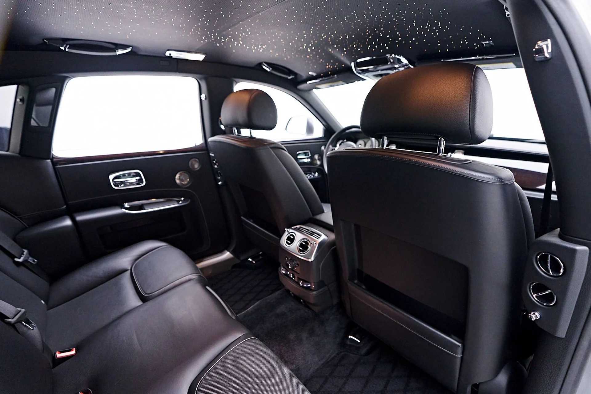 mph054_3015254650_Used_2019_Rolls_Royce_Ghost_Base_1744847276_0cc590c0f4