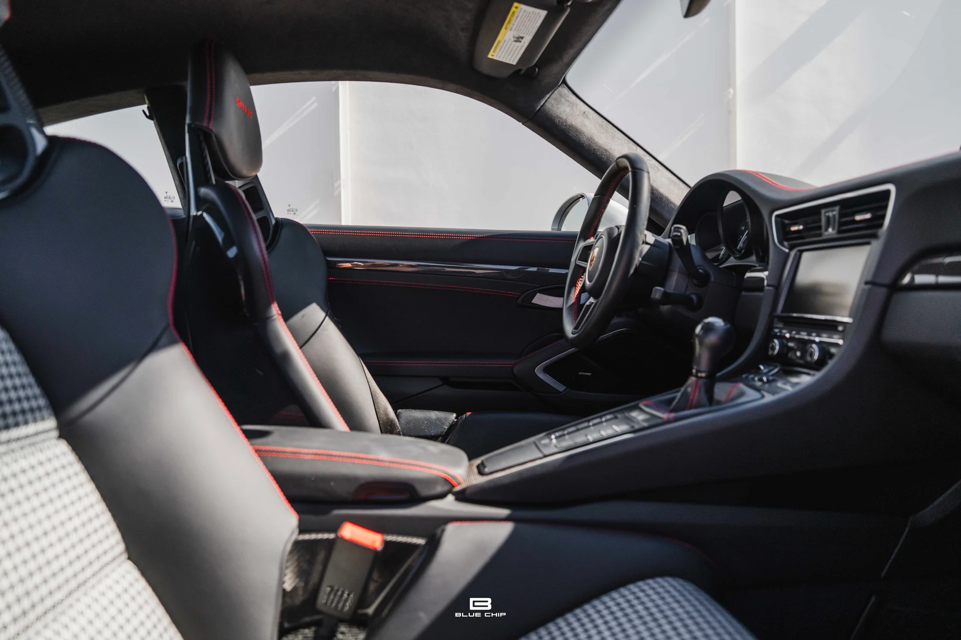 mph054_3024553672_6a2c7e1a88c3be0fcef5ddbb_2016_Porsche_911_R_55_82c61645ab
