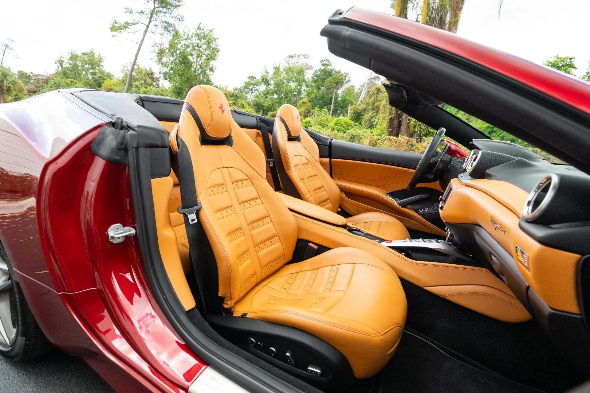 mph054_3050025511_Used_2015_Ferrari_California_T_1773337239_e8a67ce7f4