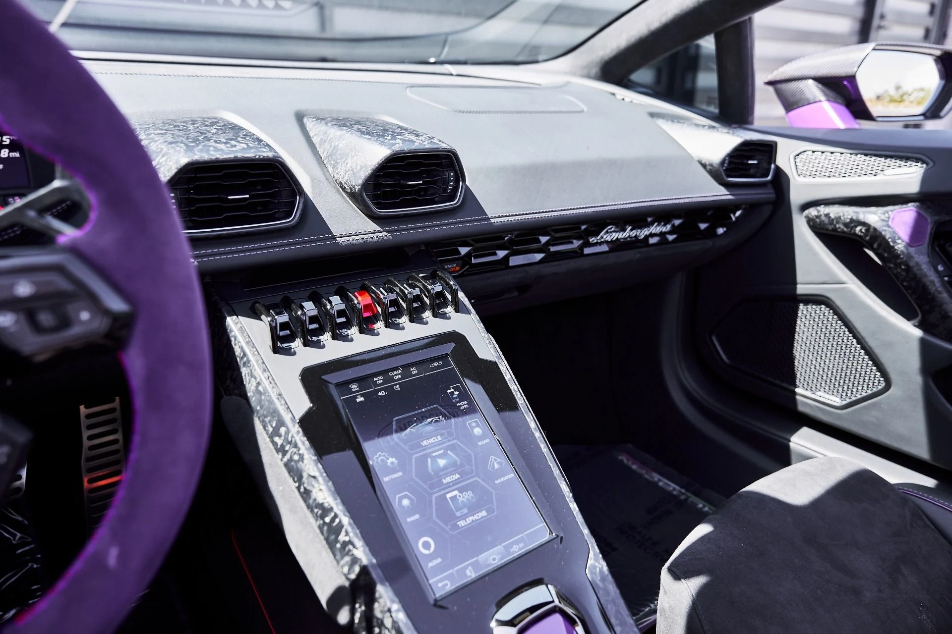 mph054_3069579978_Used_2024_Lamborghini_Huracan_EVO_Base_1776733929_276ca74fee