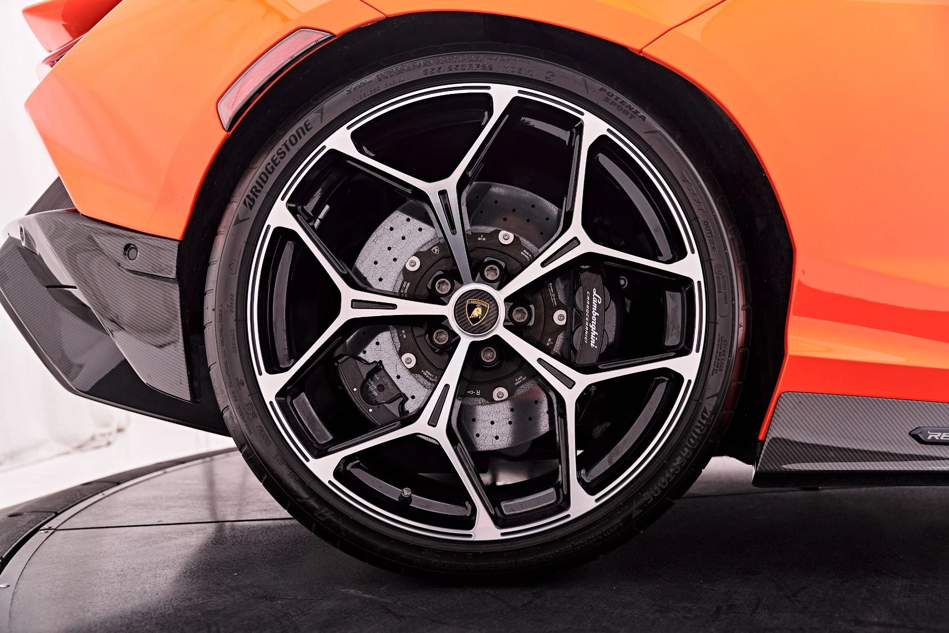mph054_3077343865_Used_2024_Lamborghini_Revuelto_Base_1786150966_7b77a5a13e