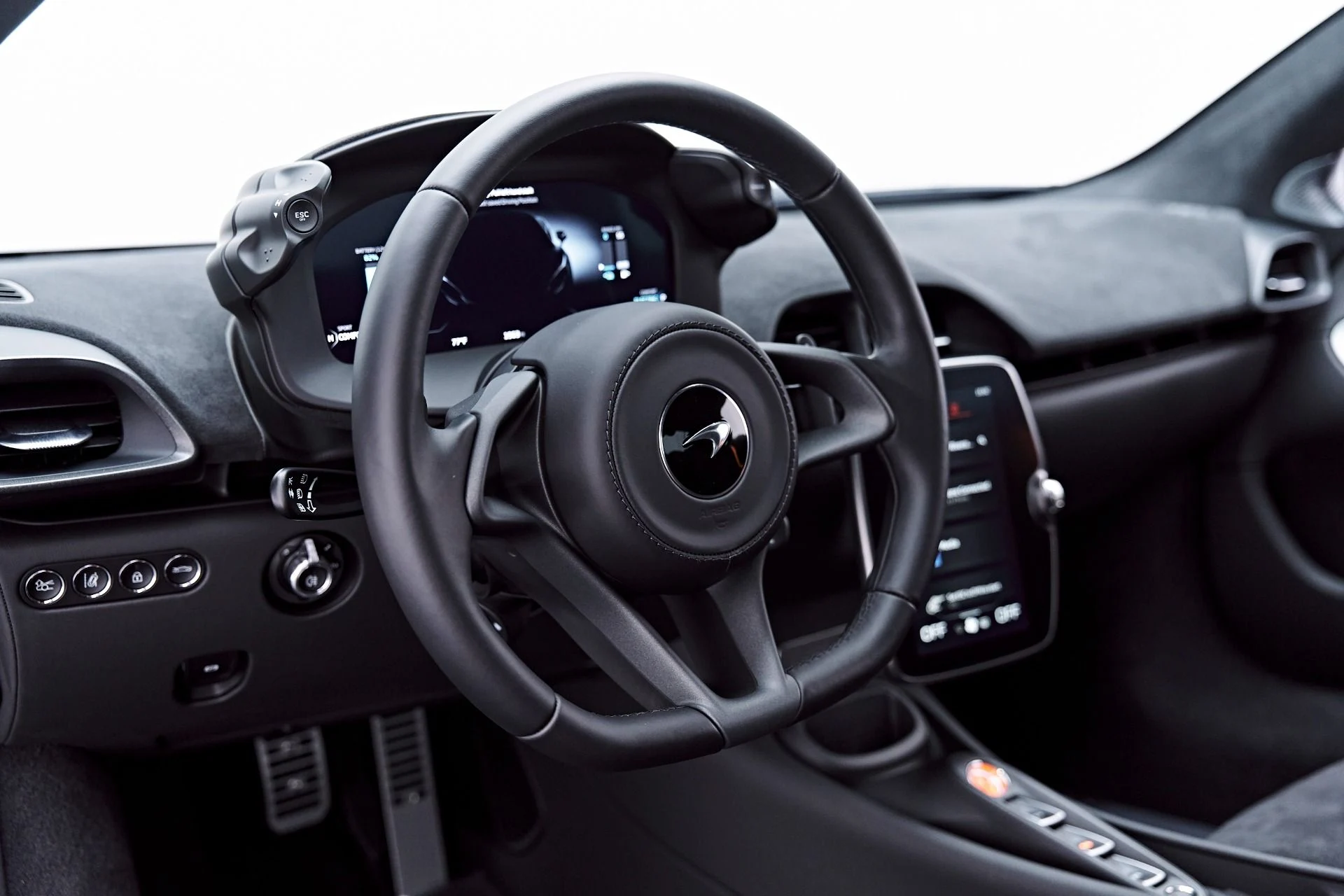 mph054_3126227344_Used_2026_Mc_Laren_Artura_Vision_1777507521_5288ed64f5