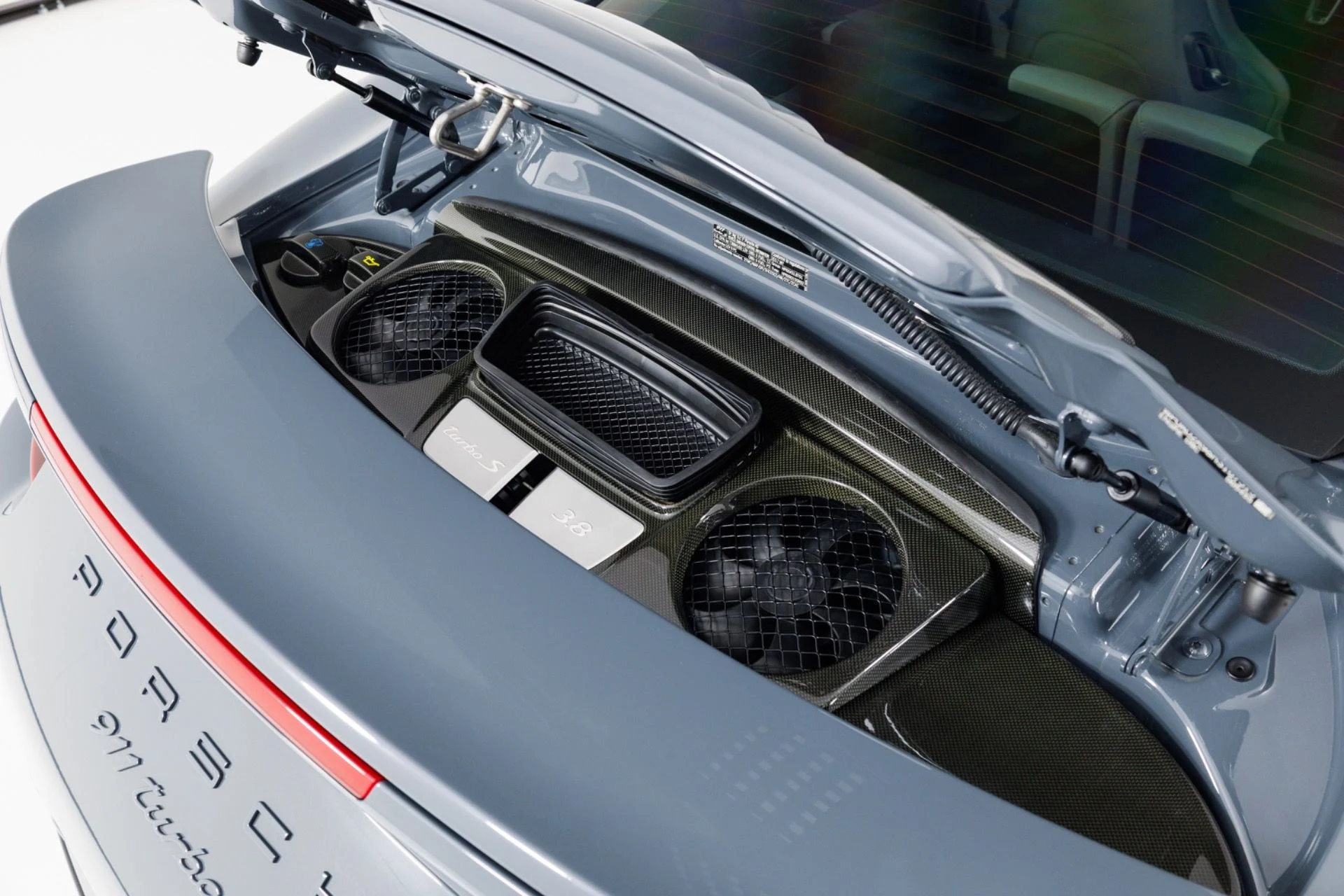 mph054_3146952669_Used_2017_Porsche_911_Turbo_S_1787680358_ea71e7c8a7