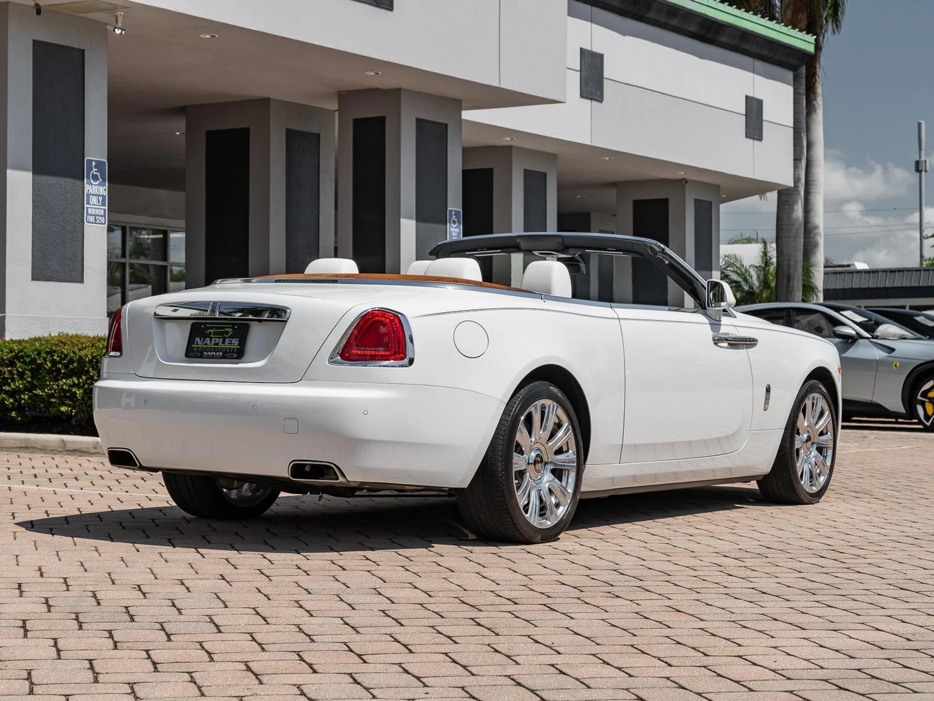 mph054_3203246446_Used_2016_Rolls_Royce_Dawn_2dr_Convertible_1782414129_4c865e0647