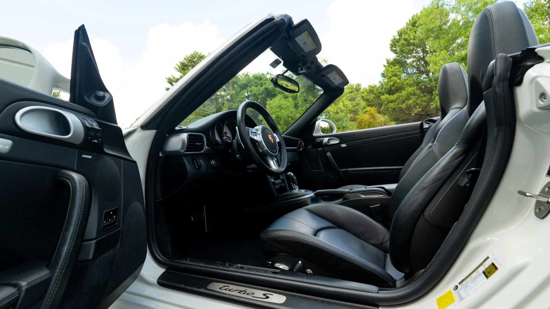 mph054_3212510043_Used_2011_Porsche_911_Turbo_S_1754935906_98d636f644