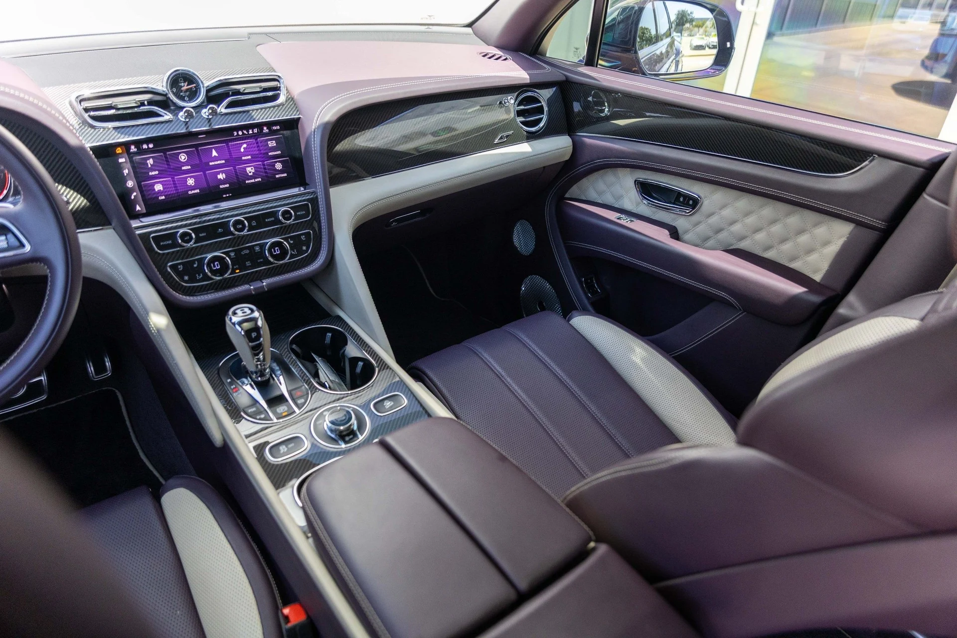 mph054_3216964304_Hi_Tech_Luxury_Imports_LLC_SJAAT_2_ZV_4_PC_018520_image_54_432d218817