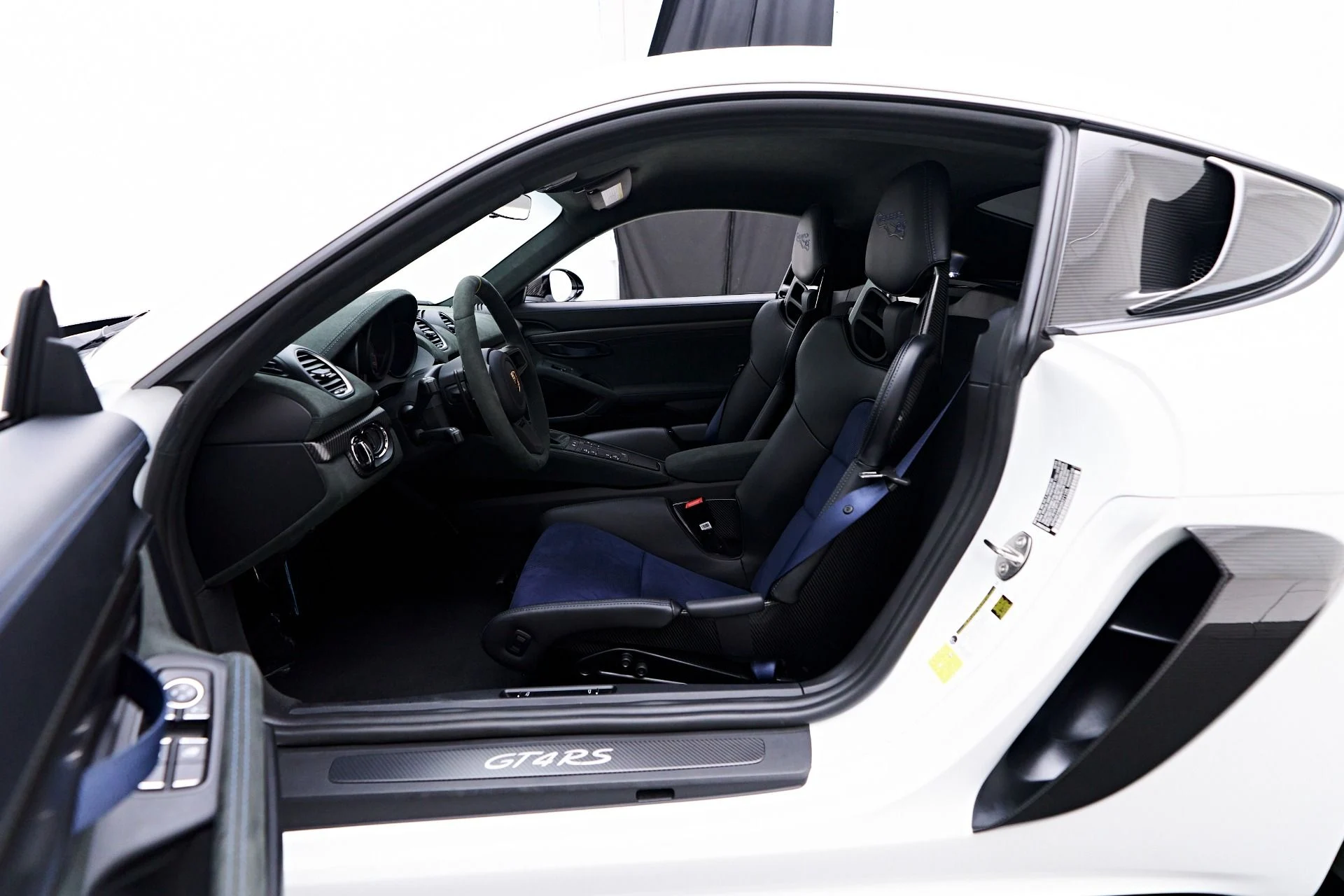 mph054_3231005612_Used_2025_Porsche_718_Cayman_GT_4_RS_1754674090_cf25ad2b1d