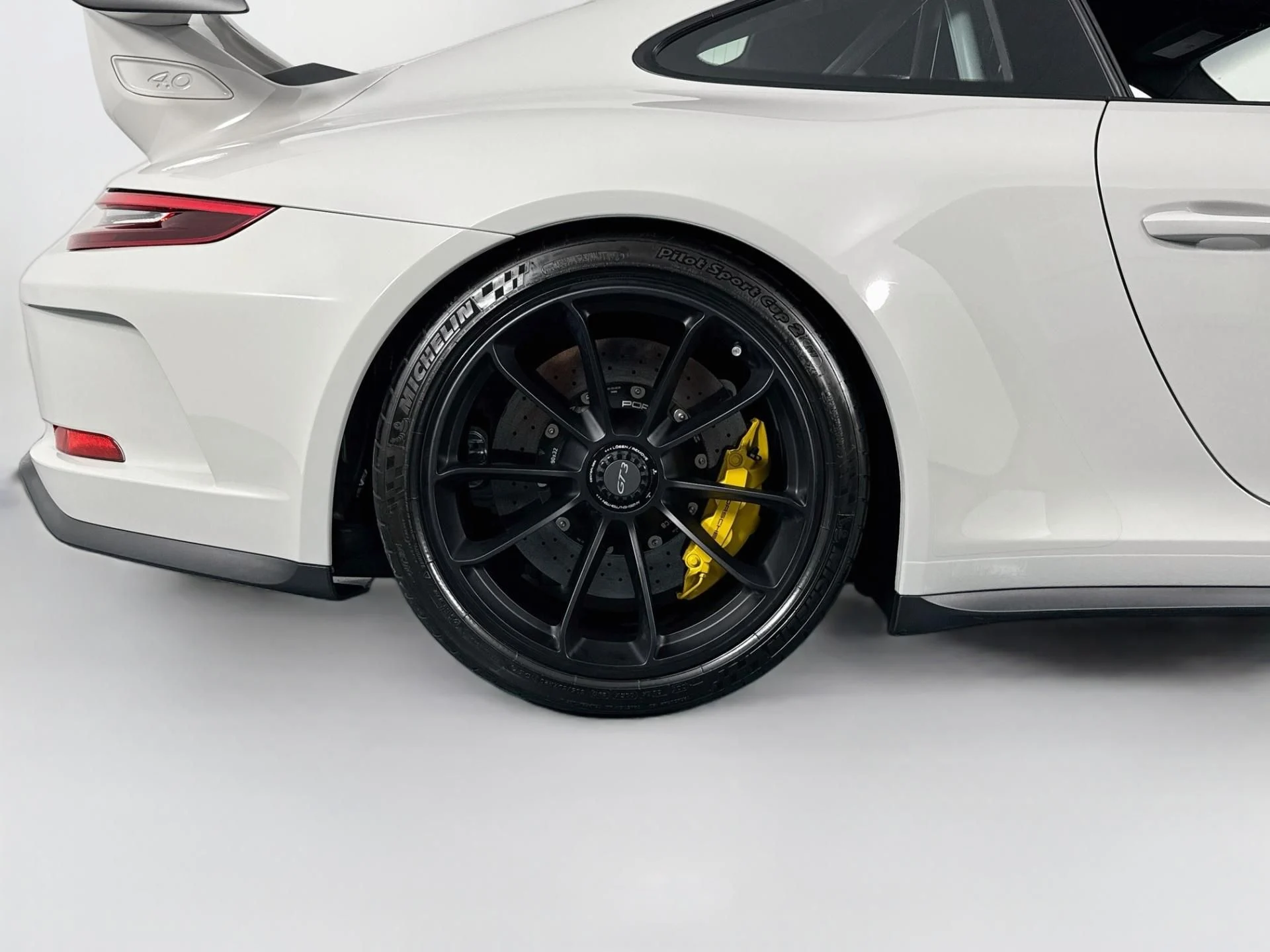 mph054_3243022565_Used_2018_Porsche_911_GT_3_1787596708_8d54c55b0b