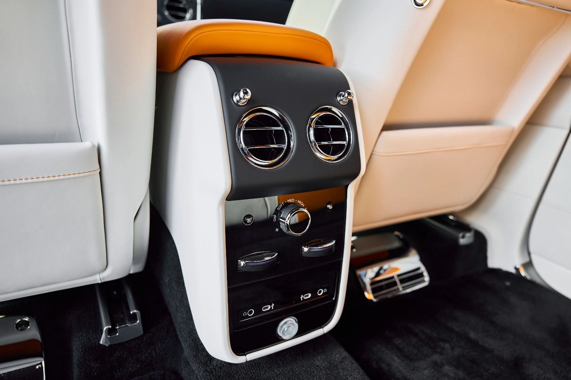 mph054_3259780866_Used_2026_Rolls_Royce_Cullinan_Base_1766884811_4183a3f616