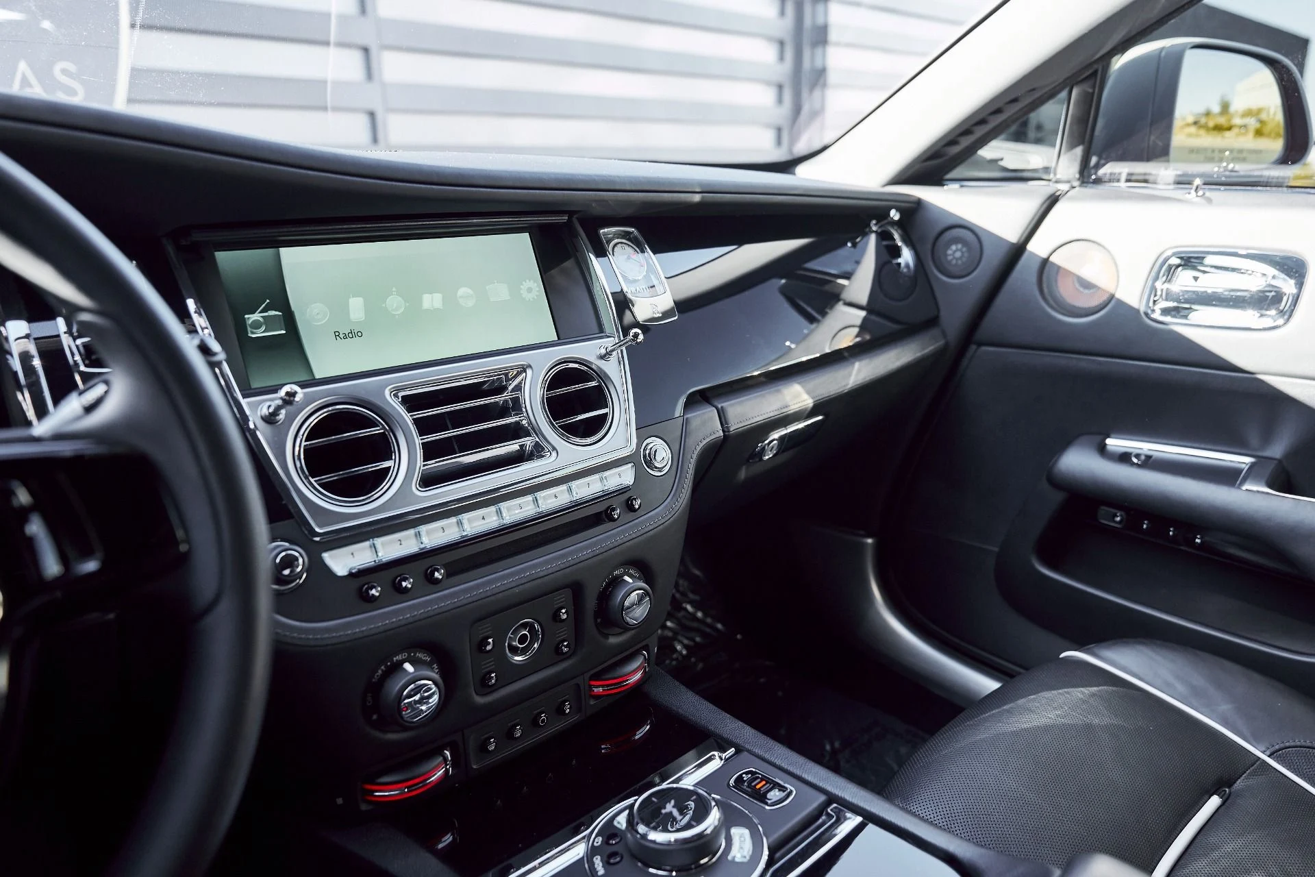 mph054_3269109307_Used_2015_Rolls_Royce_Wraith_Base_1767063579_ae5786c815