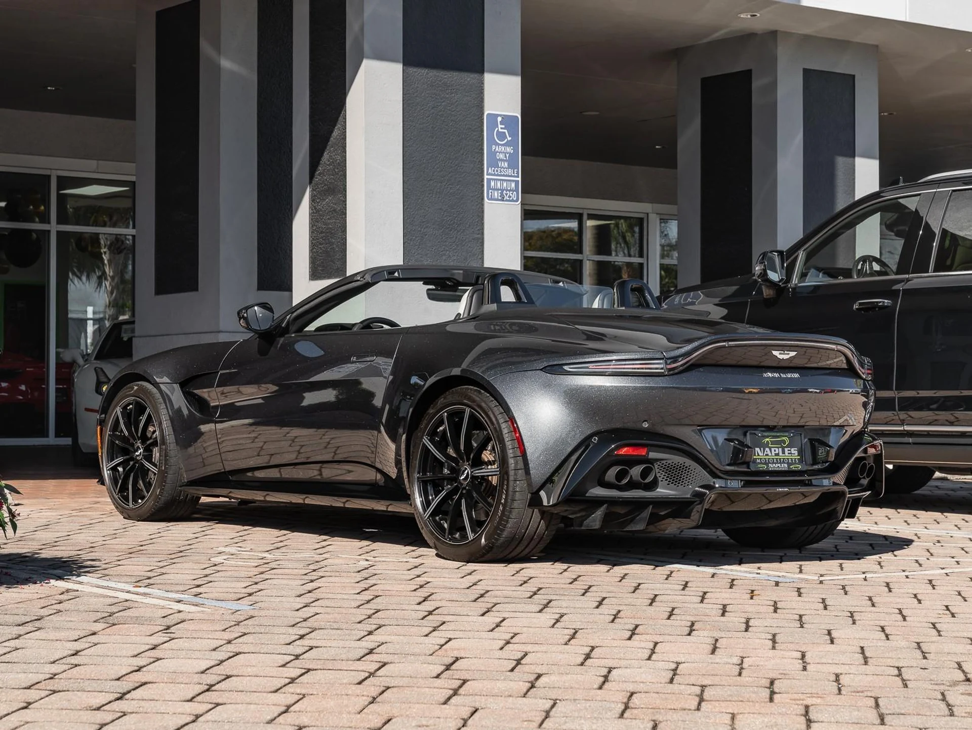 mph054_3272578599_Used_2021_Aston_Martin_Vantage_Roadster_1767733788_903c945f44