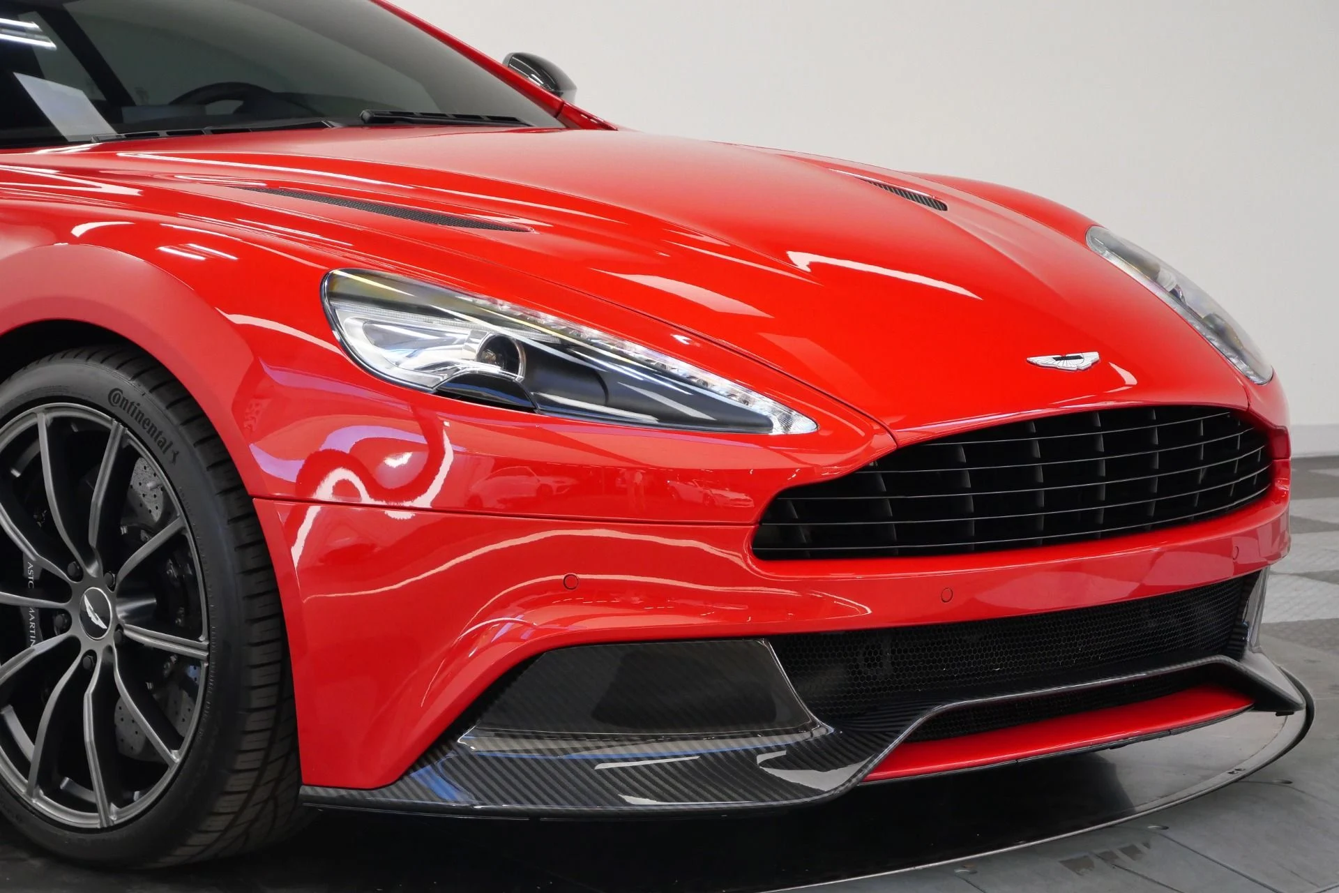 mph054_3310942665_Used_2014_Aston_Martin_Vanquish_AML_Color_V12_Power_Awesome_Sound_1781289634_69c16234b1