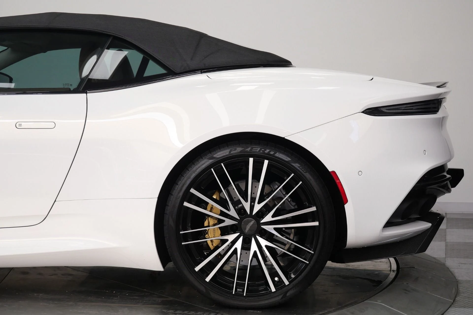 mph054_3310985411_Used_2022_Aston_Martin_DBS_Superleggera_Volante_715_Horsepower_Low_Miles_Two_Tone_Interior_1780071319_154845d7ba