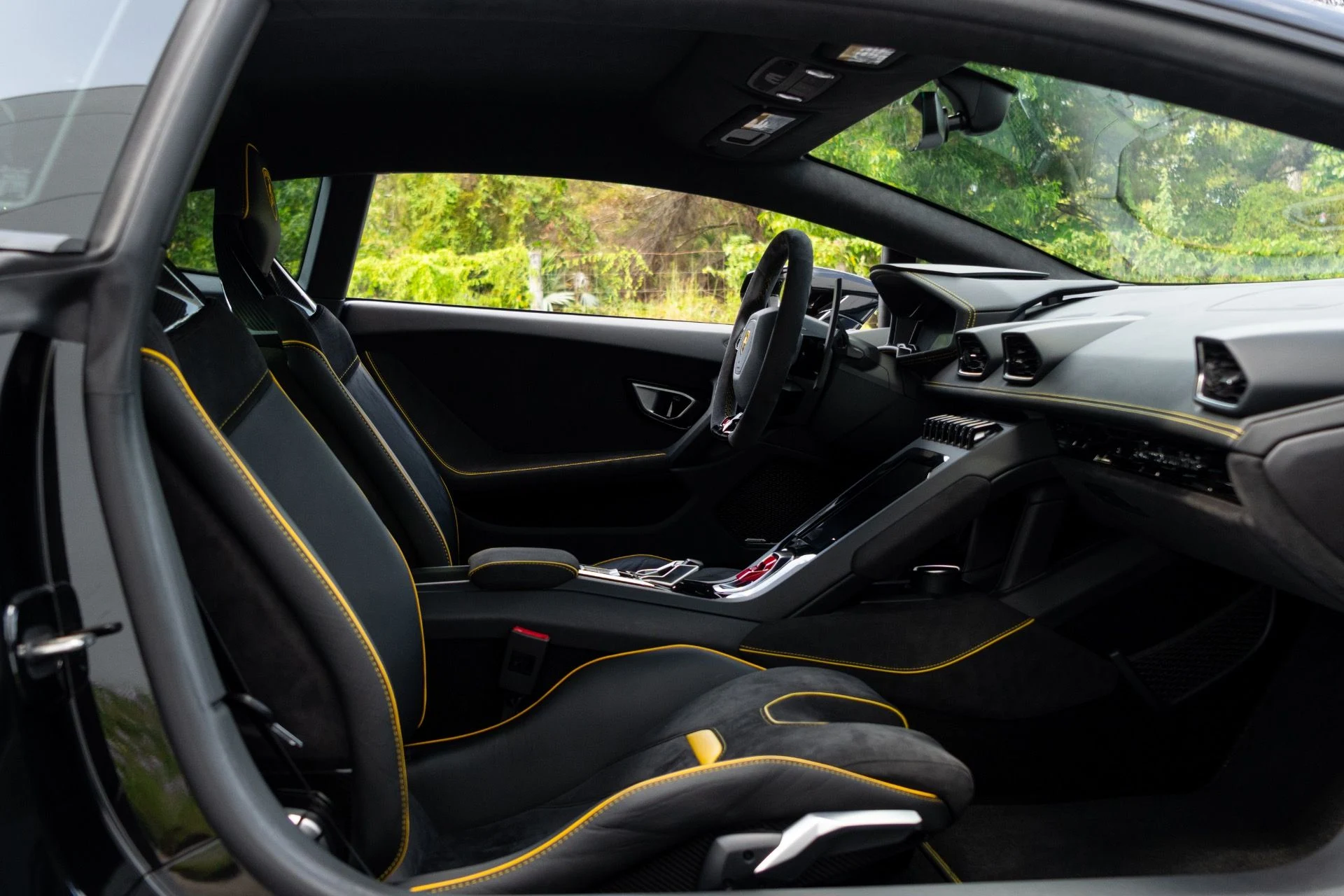 mph054_3311945969_Used_2022_Lamborghini_Huracan_EVO_1764129423_fde78fe237