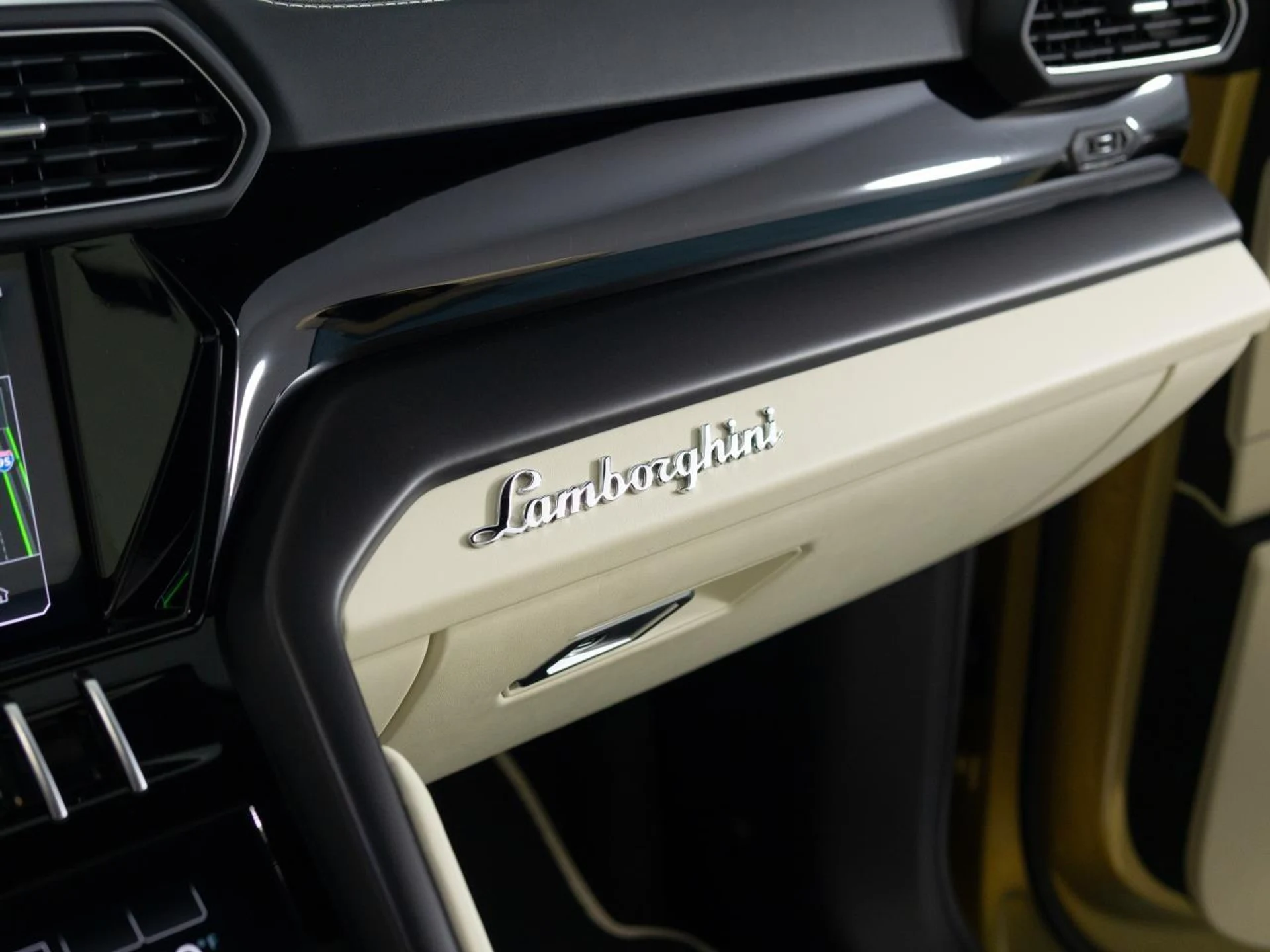 mph054_3313207472_Used_2023_Lamborghini_Urus_S_1784925069_4fb68a1679