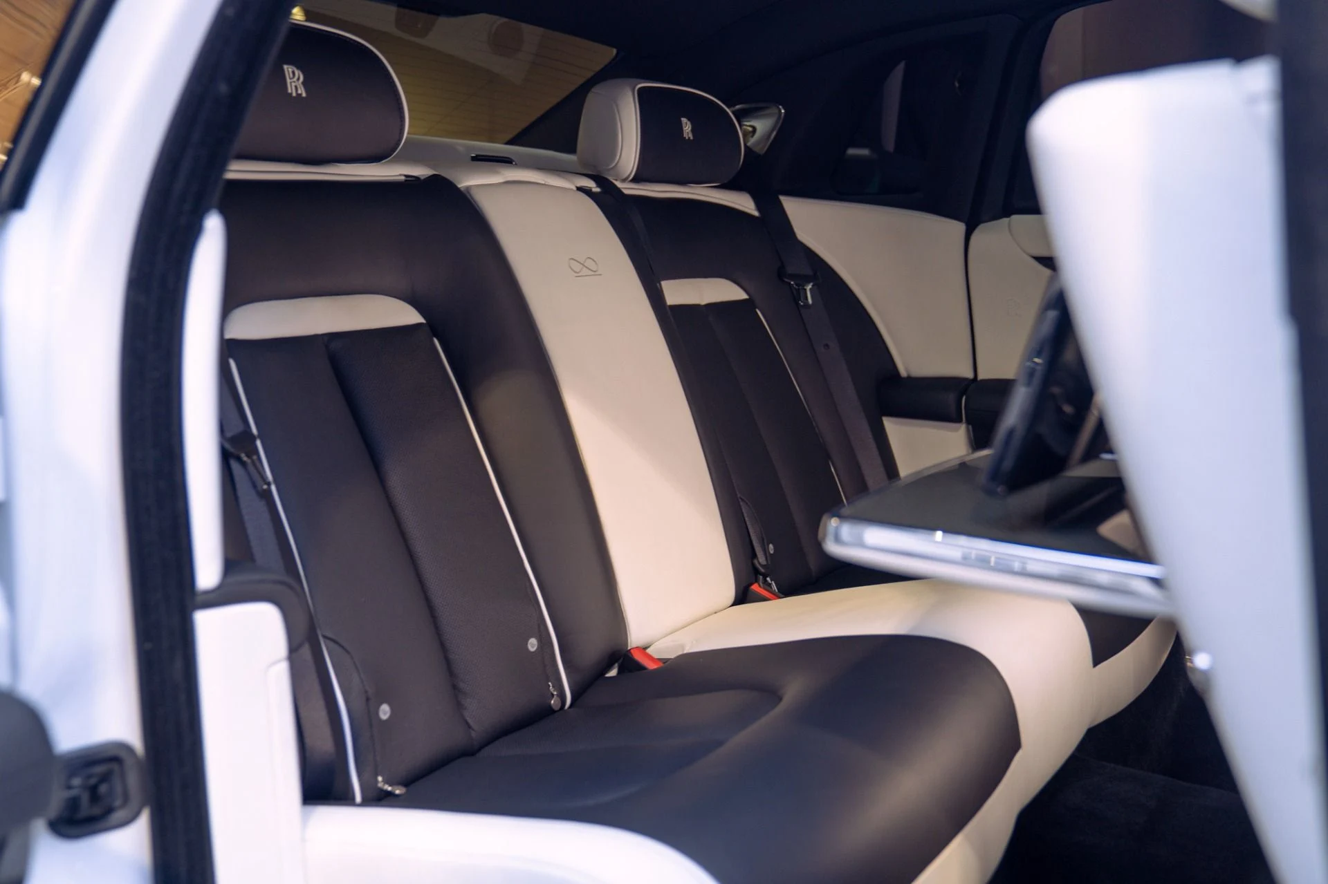 mph054_3315875957_Used_2022_Rolls_Royce_Black_Badge_Ghost_Rear_Theater_and_Trays_Full_Carbon_Interior_Package_1790797785_a90325e7dd