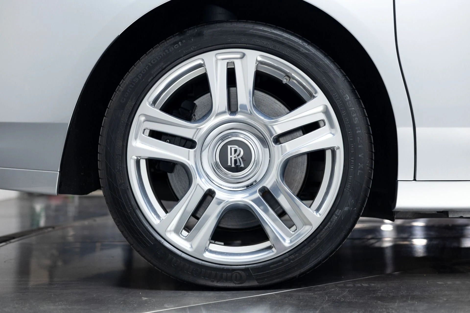 mph054_3333879978_Used_2015_Rolls_Royce_Ghost_1760219601_a67c2e8955