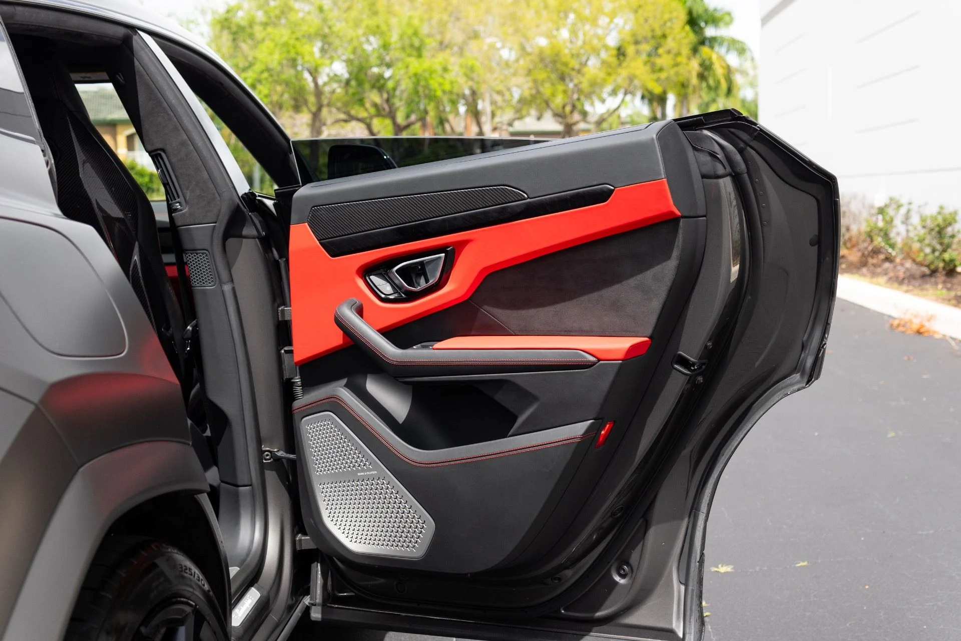 mph054_3336929046_Used_2022_Lamborghini_Urus_1773951325_8d110a1707