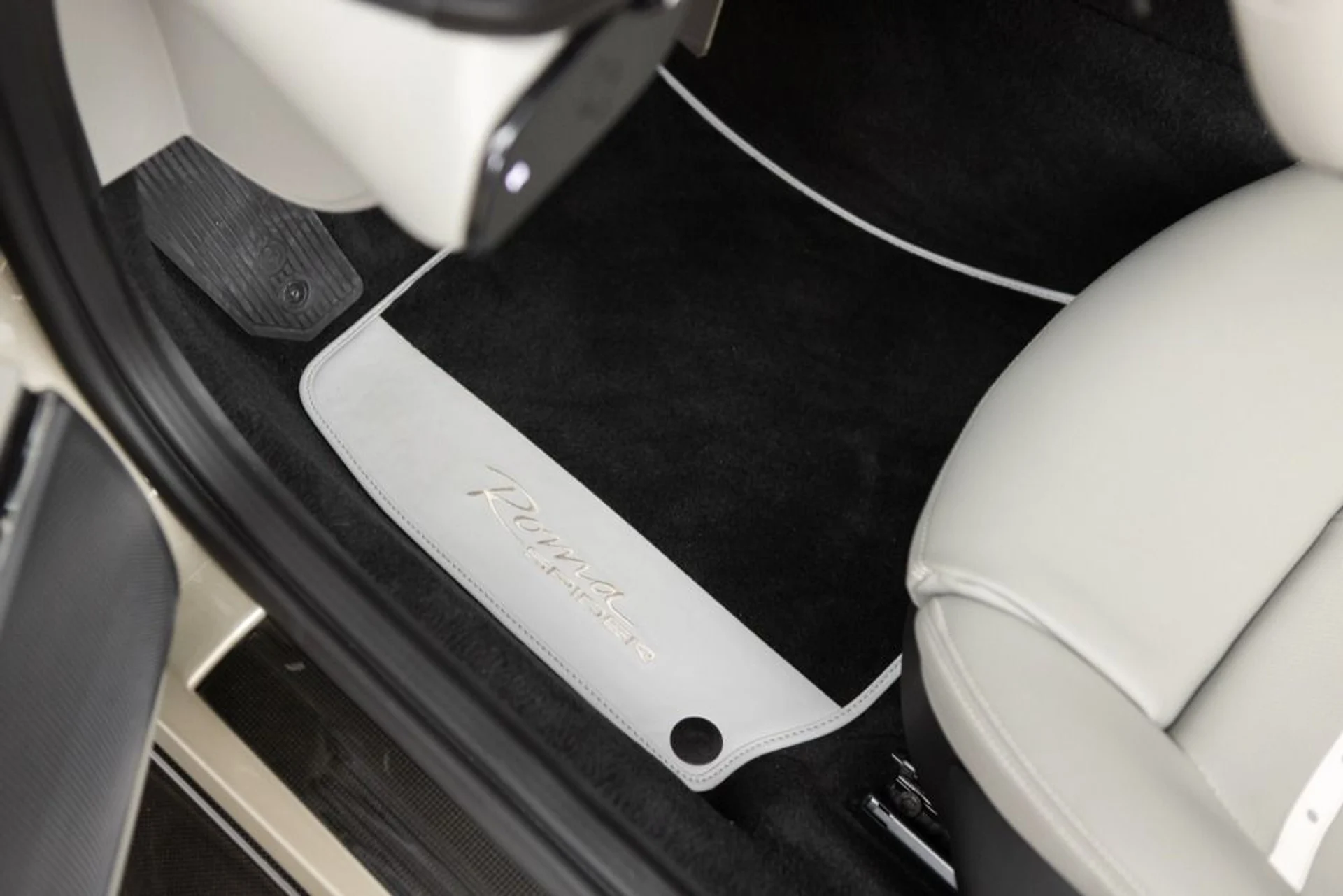 mph054_3355499436_Used_2024_Ferrari_Roma_Spider_75a5e8b0dc