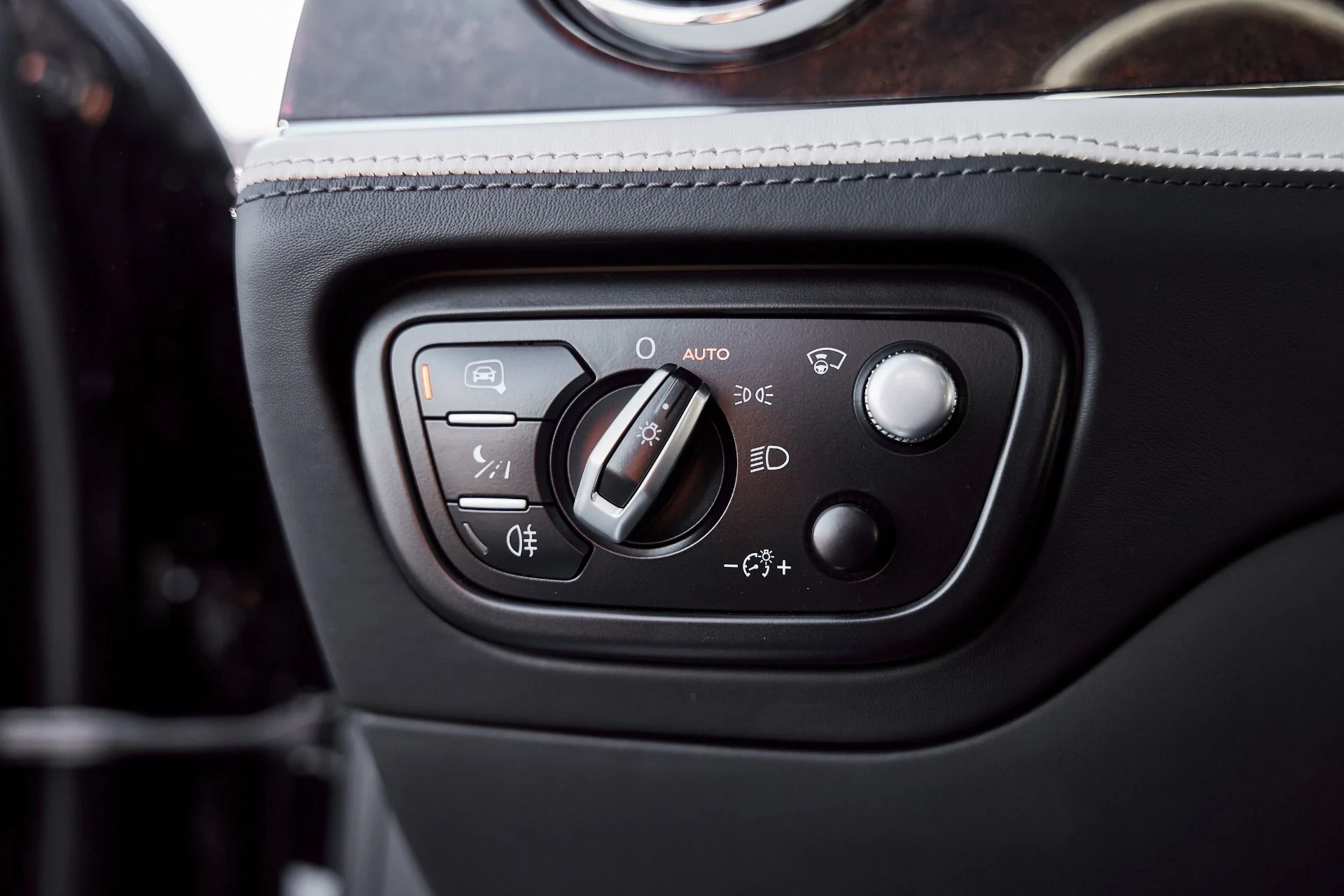 mph054_3364435410_Used_2023_Bentley_Bentayga_EWB_Azure_1773968898_c11d14fc54