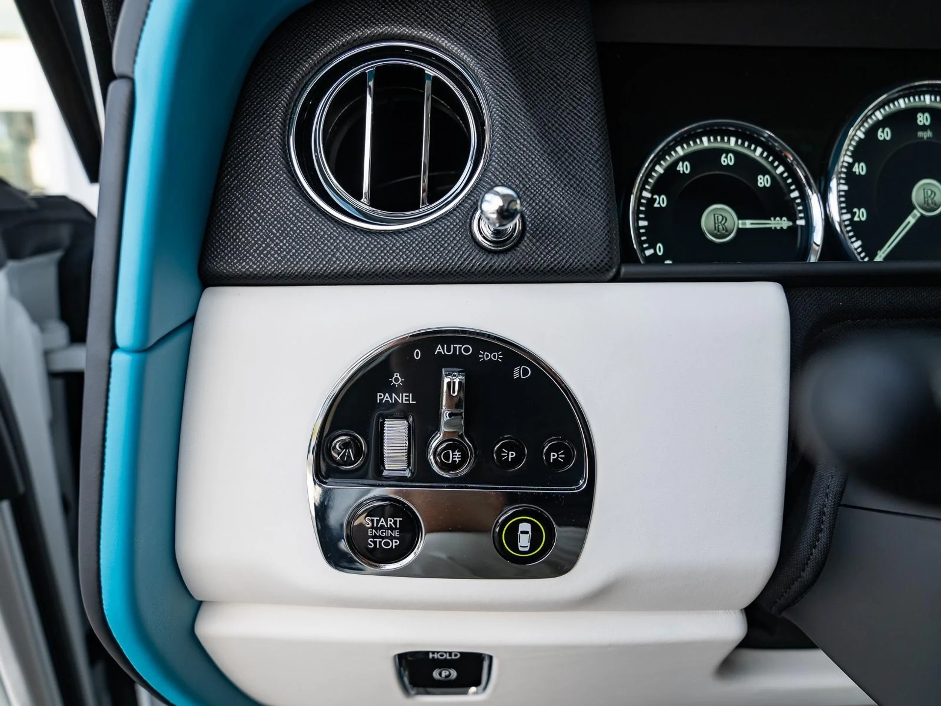 mph054_3378395055_Used_2023_Rolls_Royce_Cullinan_1761685705_e574b266b5
