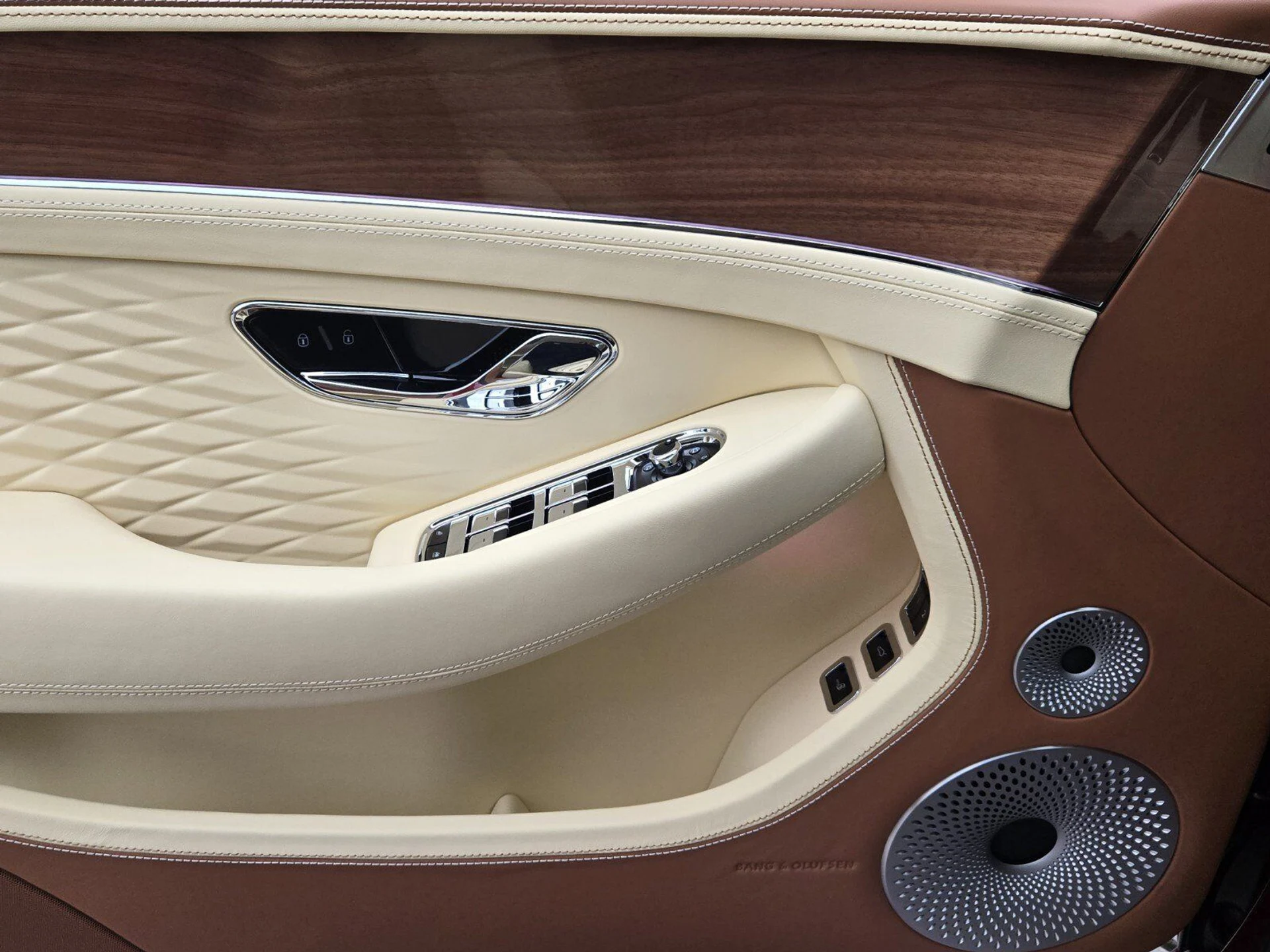 mph054_3382606414_8b5dc8f0c7df10dfe06dddb8f87f159bx_1938955158