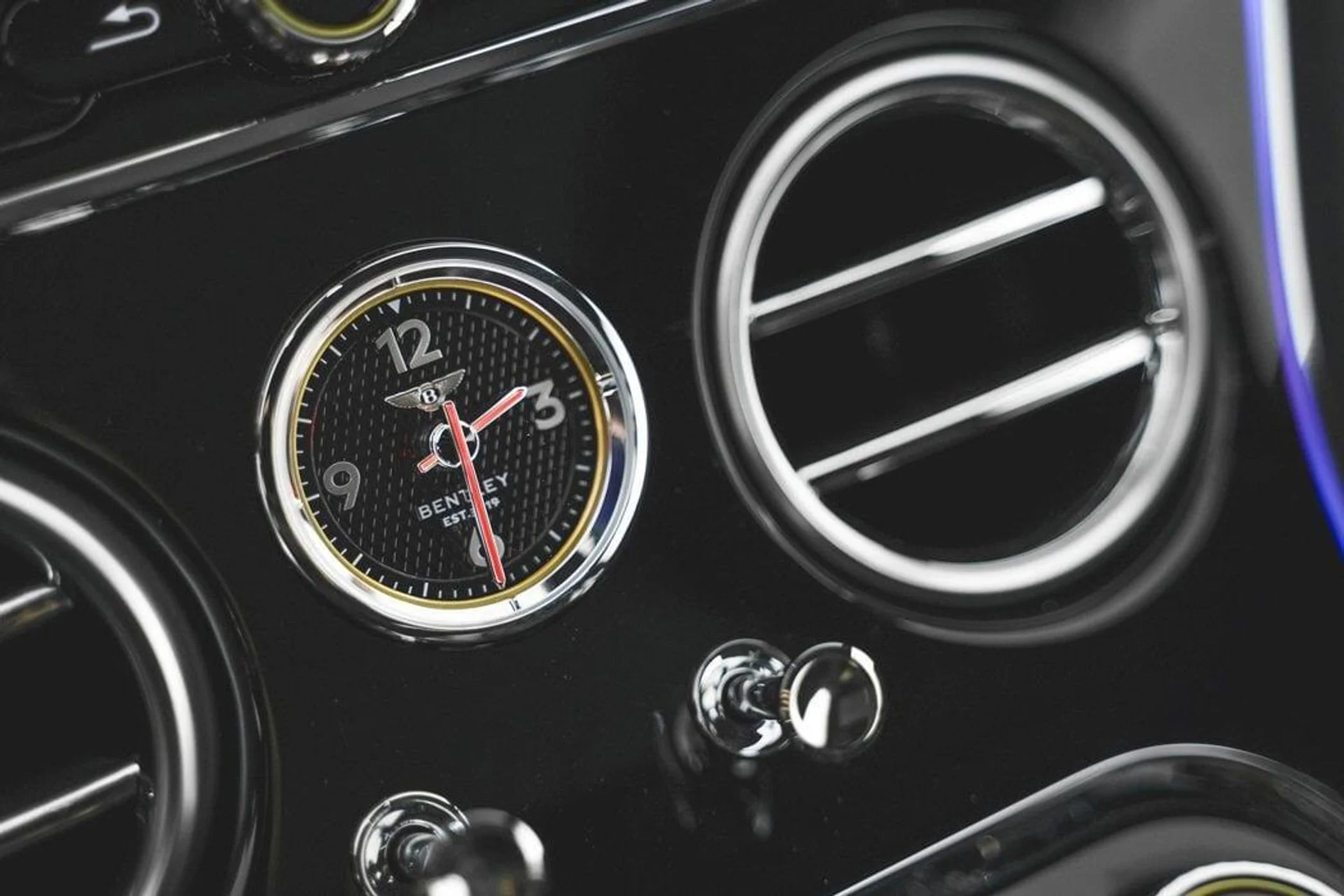 mph054_3425876556_1bee6492dba38c0989aa1552adb45c1ex_e6ac7d0645