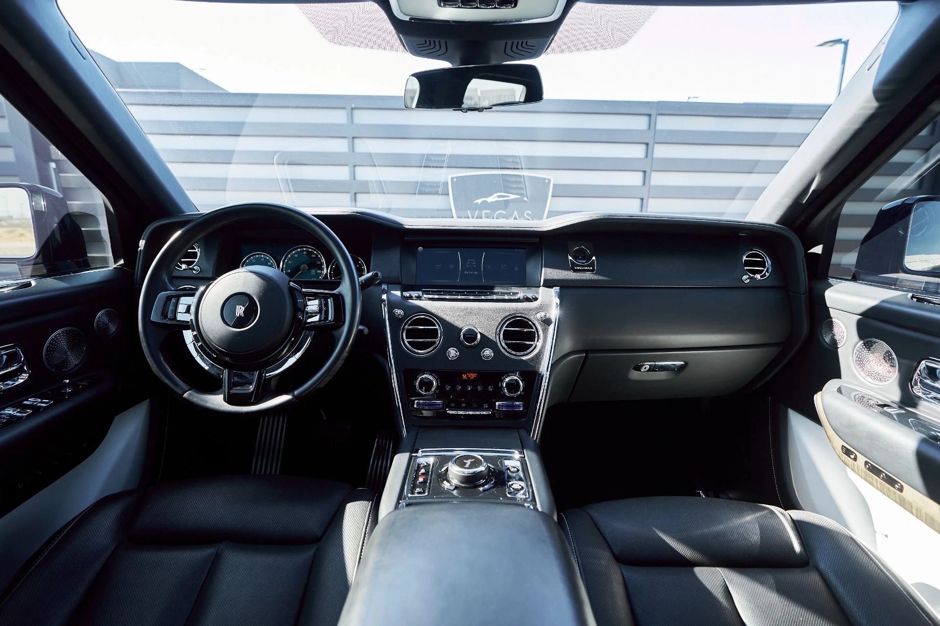 mph054_3469749409_Used_2019_Rolls_Royce_Cullinan_Base_1767201739_d0d6a5e32b