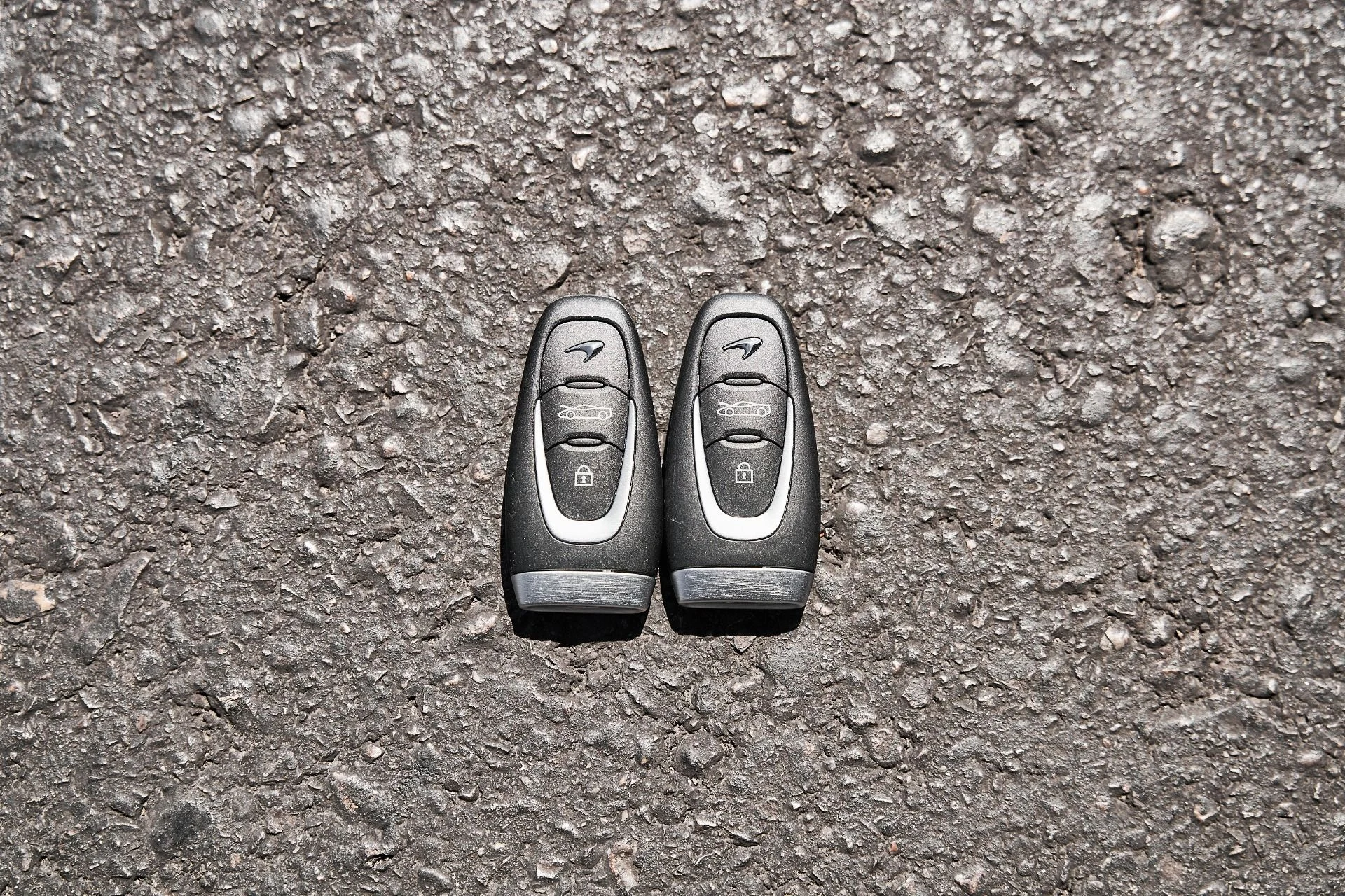 mph054_3504299881_Used_2024_Mc_Laren_Artura_1774742283_83040e1f38