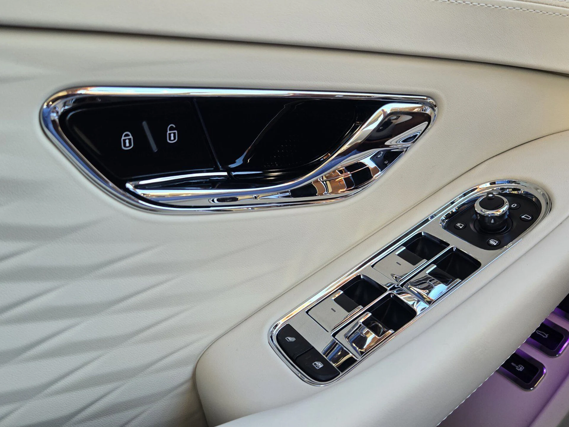 mph054_3509610479_4b4eb6a2cfc587d60f9abb250511cdecx_c821ec48e9