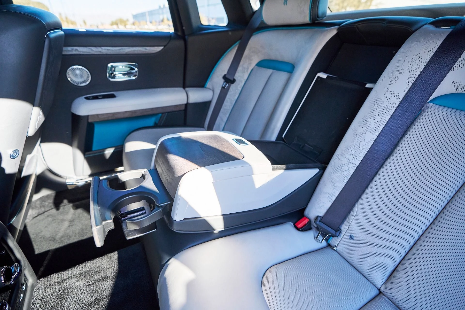 mph054_352903700_Used_2025_Rolls_Royce_Ghost_Base_1765592250_30b234ddbe