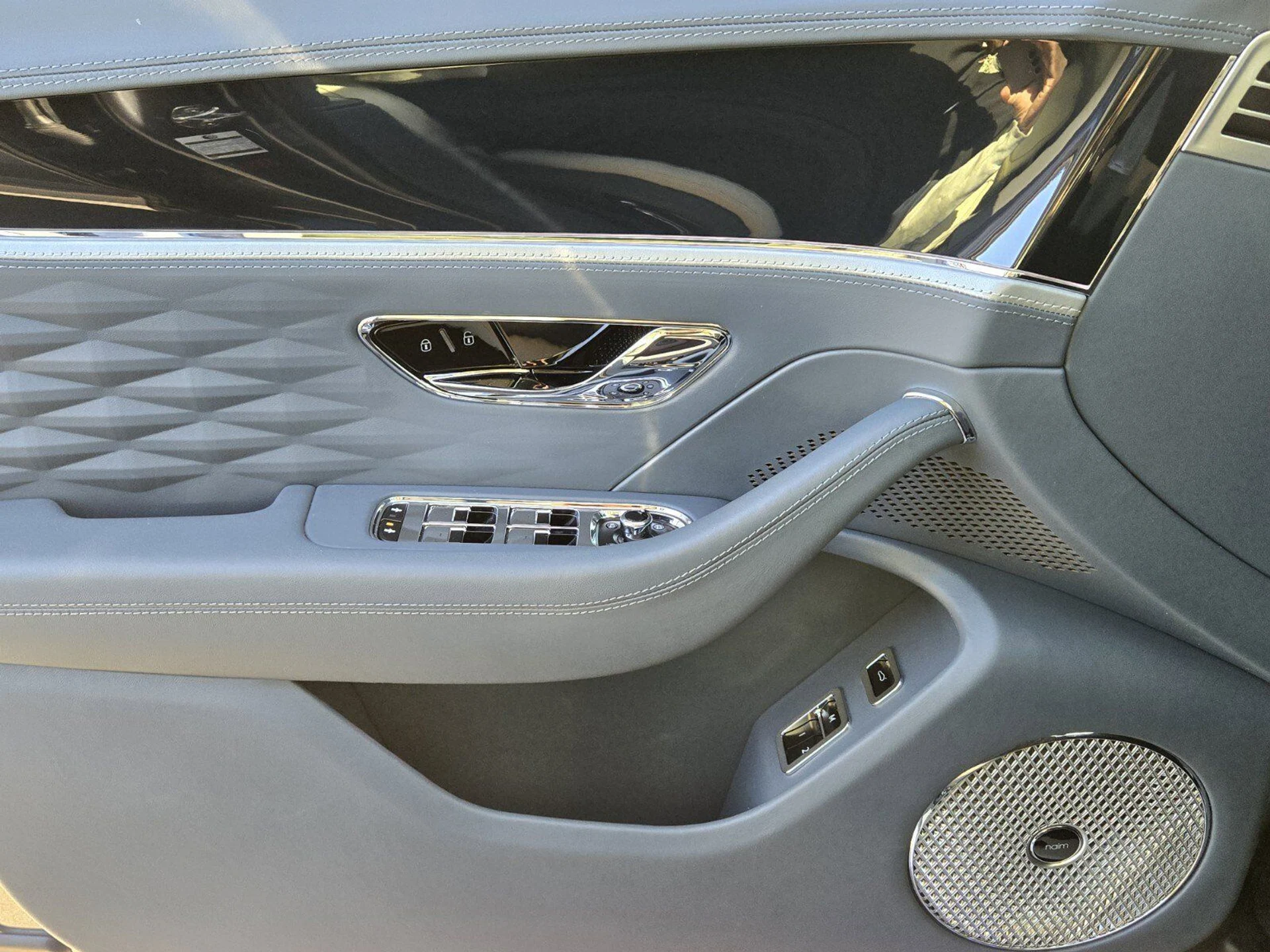 mph054_3529041222_9655ec1cda707d57a2abc1b6d20c022cx_1aaab1481d