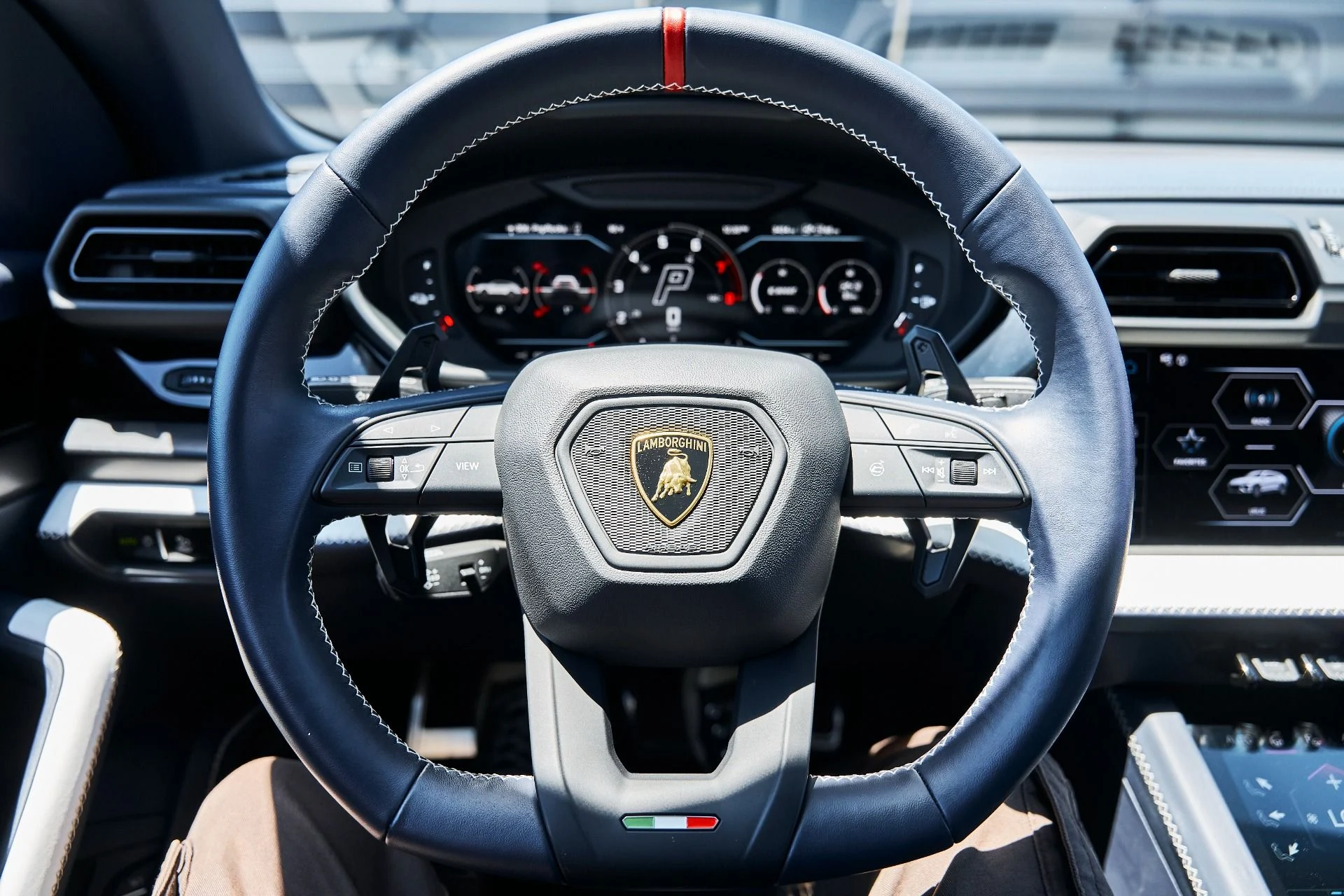 mph054_3582887143_Used_2025_Lamborghini_Urus_SE_1780417824_21b1b19bbd