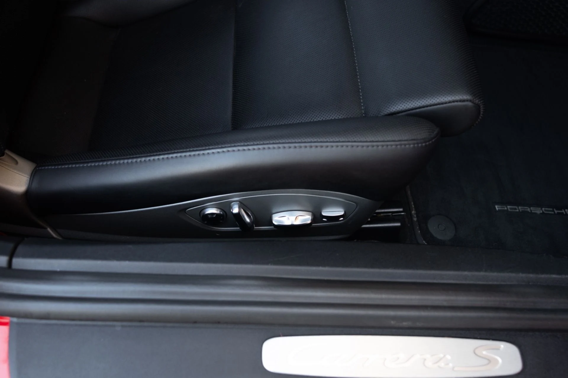 mph054_3583870976_Used_2018_Porsche_911_Carrera_S_1791833797_f2e8a82897