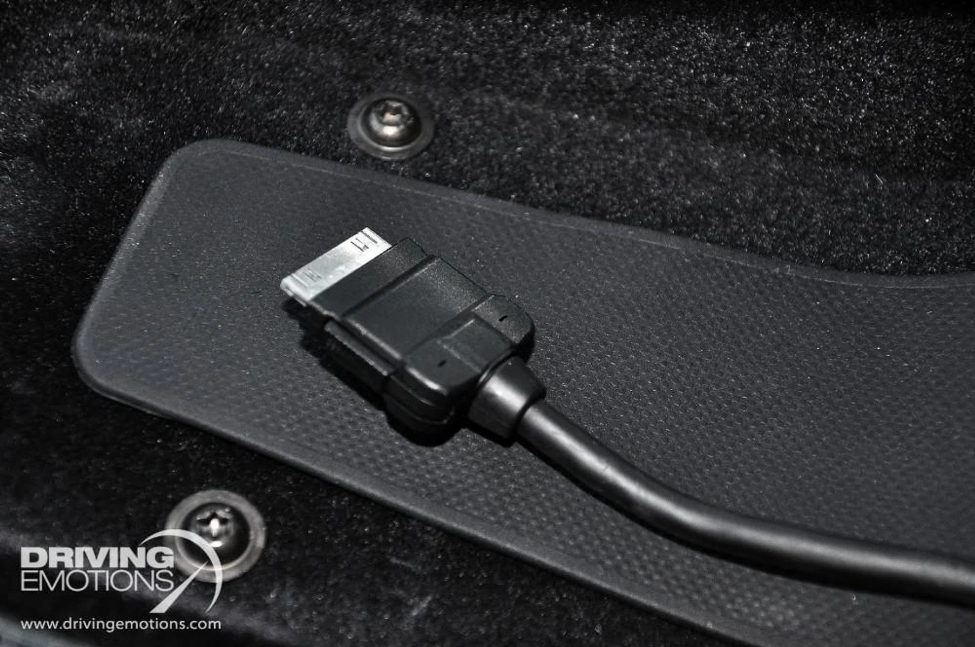 mph054_3610991255_15_p55_l_53b3bd3c5d