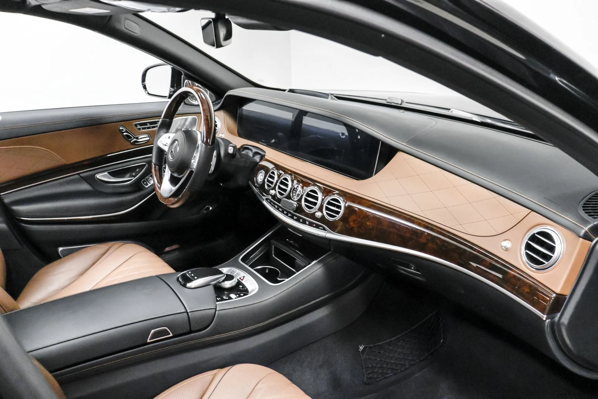 mph054_3649922663_Used_2019_Mercedes_Benz_S_Class_Maybach_S_560_4_MATIC_1761681414_52a16a64e3