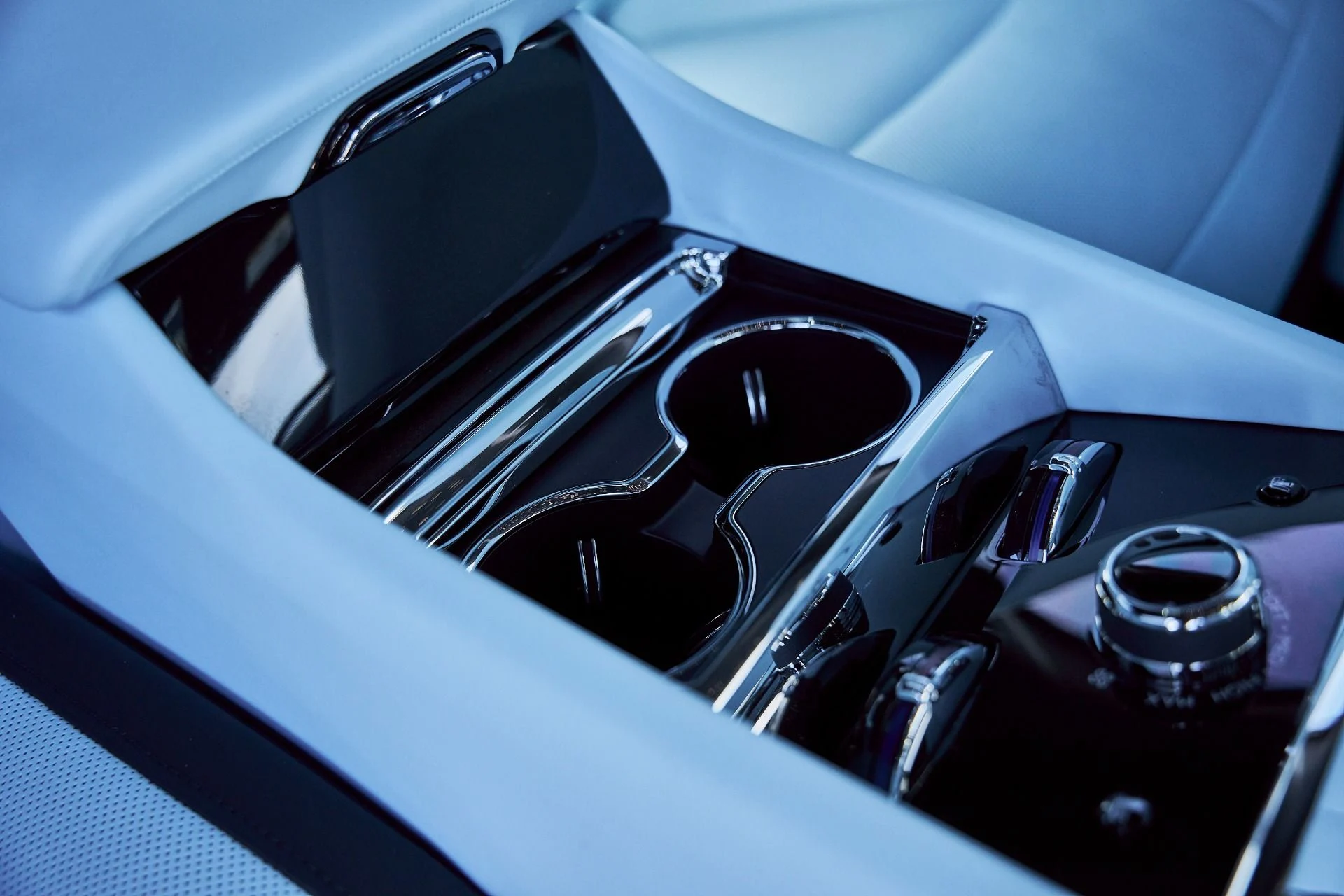 mph054_3667928963_Used_2025_Rolls_Royce_Spectre_Base_1773452548_e9fca4d6bc