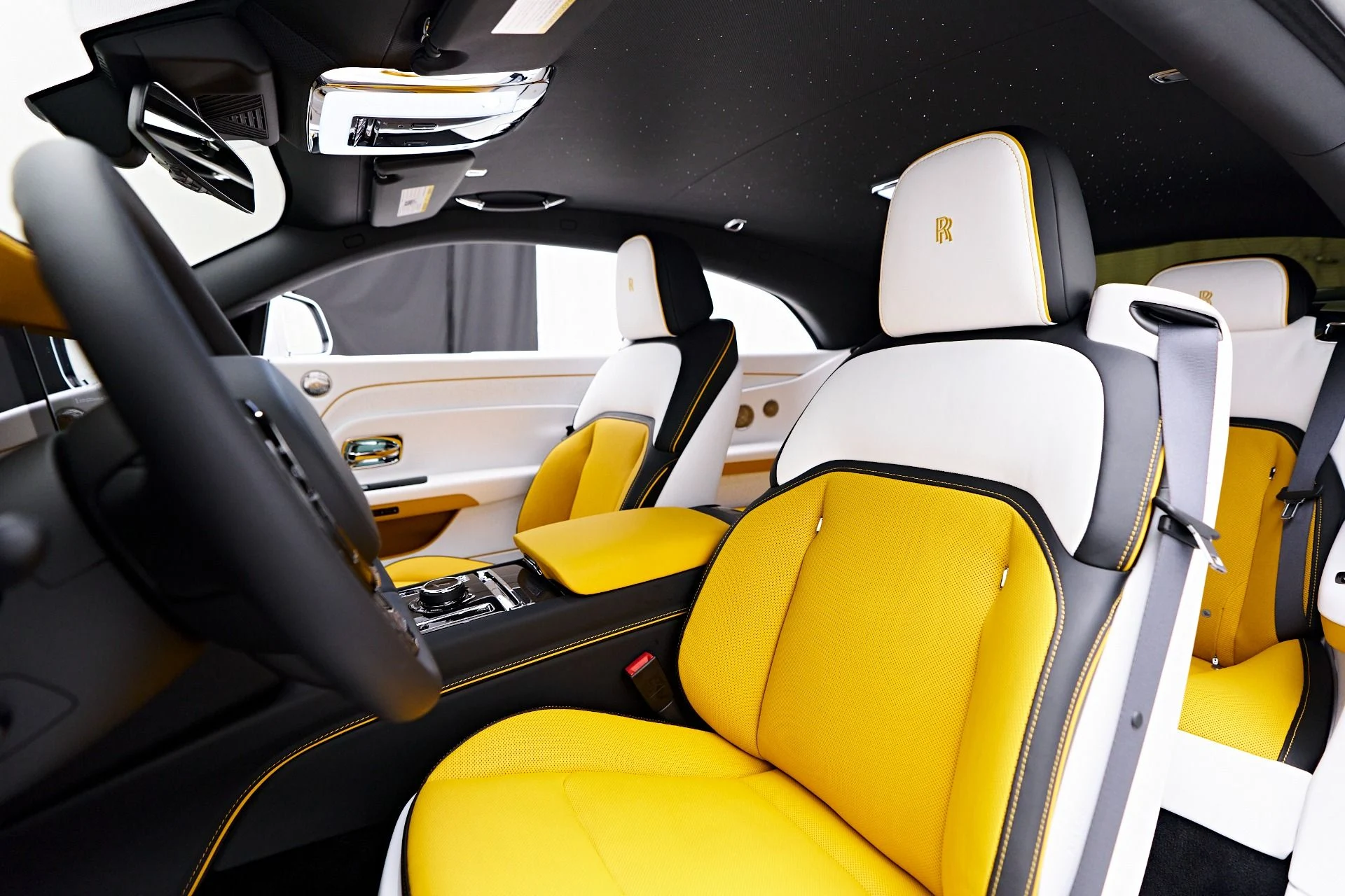 mph054_3679039307_Used_2025_Rolls_Royce_Spectre_Base_1753213338_399f630f0a