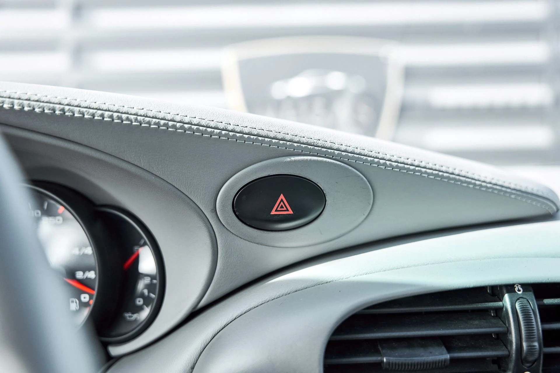 mph054_3682949899_Used_2002_Porsche_911_Carrera_1766458518_8a3ec59c1f