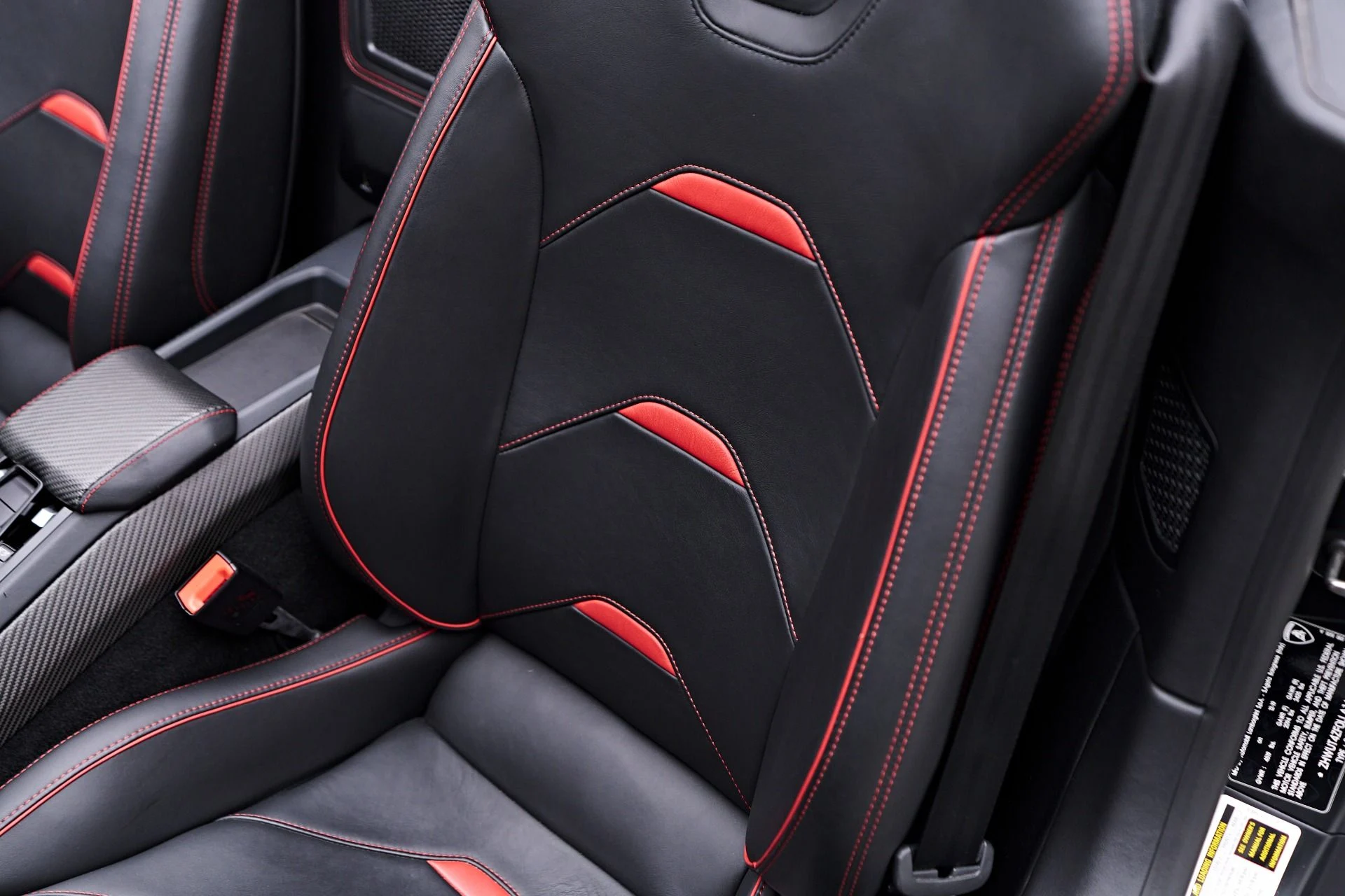 mph054_3708996259_Used_2020_Lamborghini_Huracan_EVO_Base_1755655939_d7ce375ada