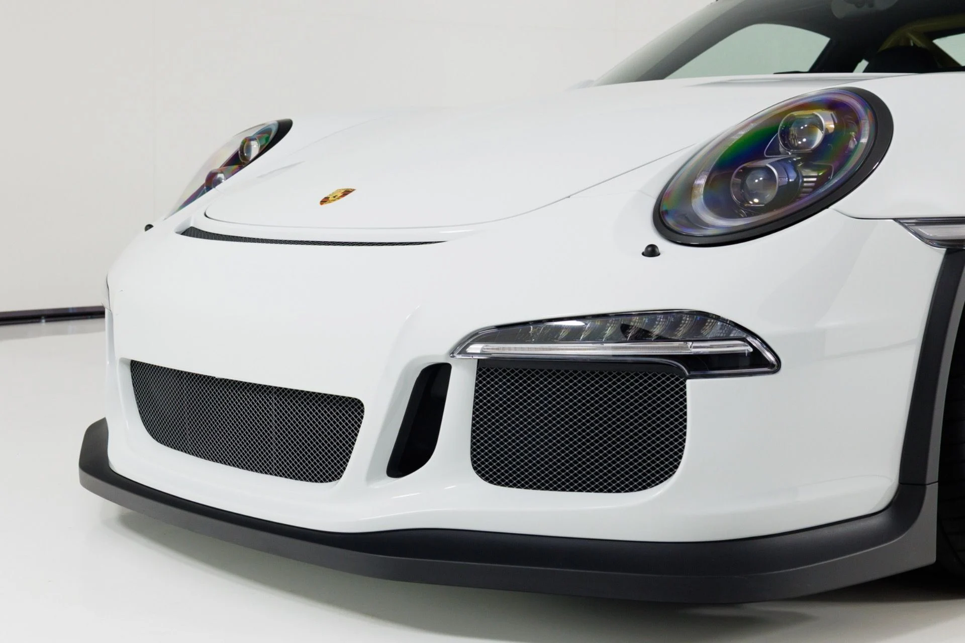 mph054_372897667_Used_2016_Porsche_911_GT_3_RS_1775150691_15c956d0ca